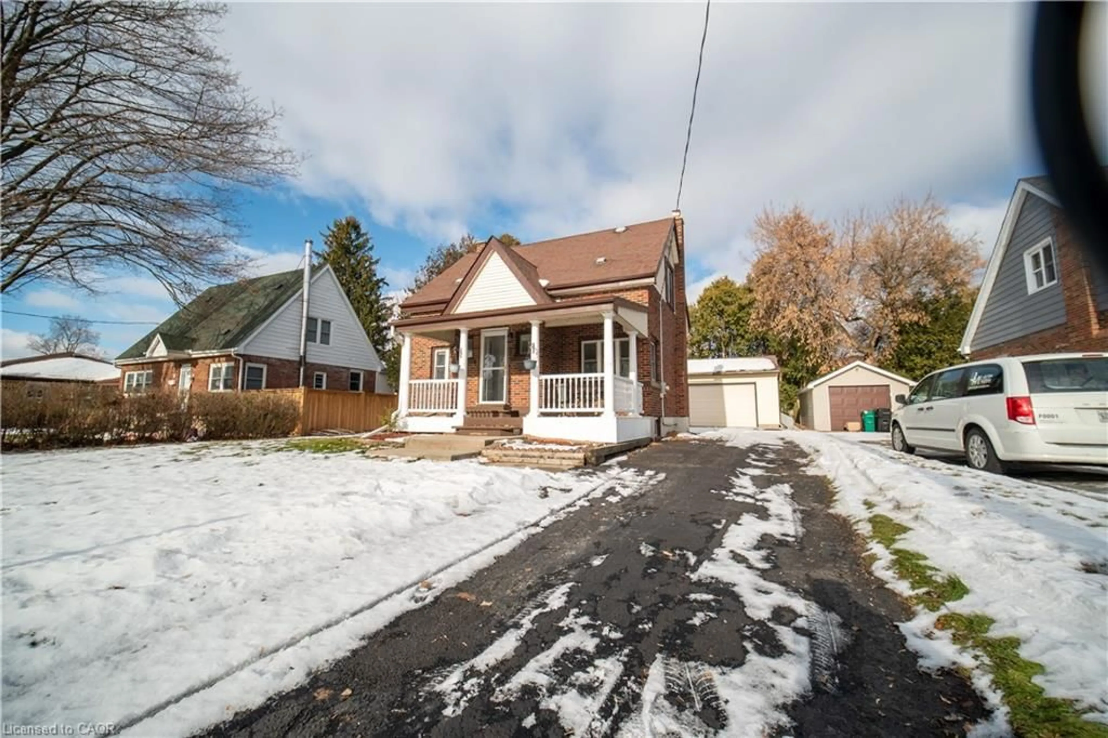 A pic from outside/outdoor area/front of a property/back of a property/a pic from drone, street for 10 Monroe St, Cambridge Ontario N1R 2C5