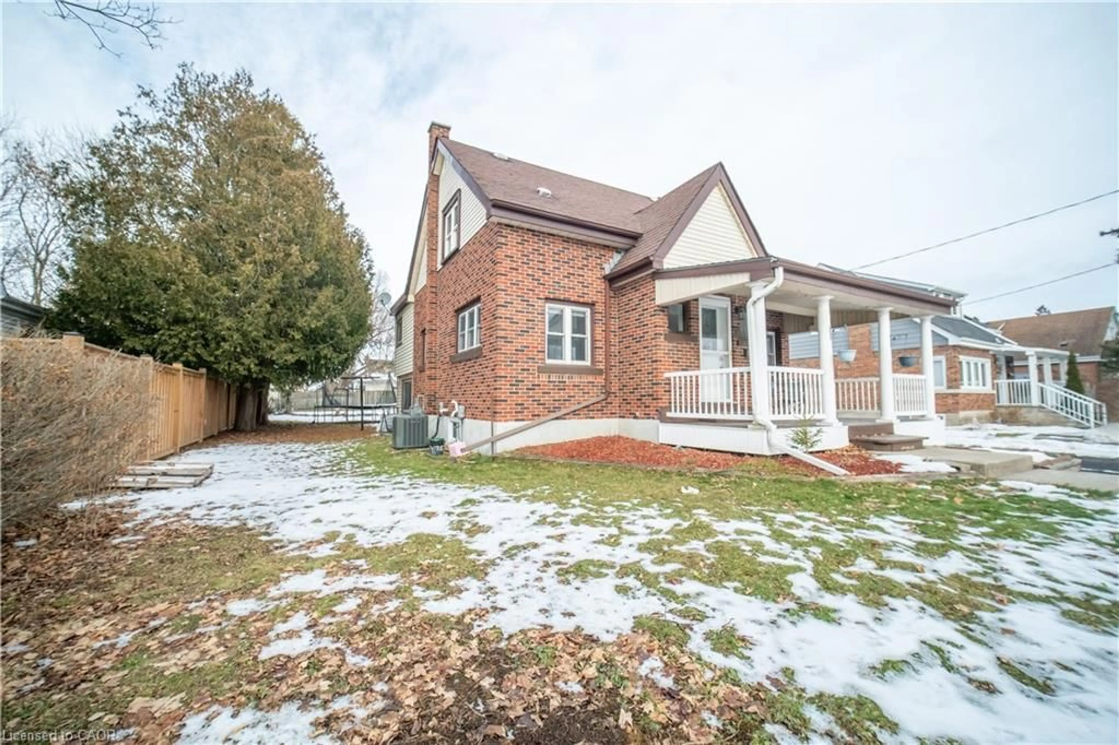 Home with brick exterior material, unknown for 10 Monroe St, Cambridge Ontario N1R 2C5