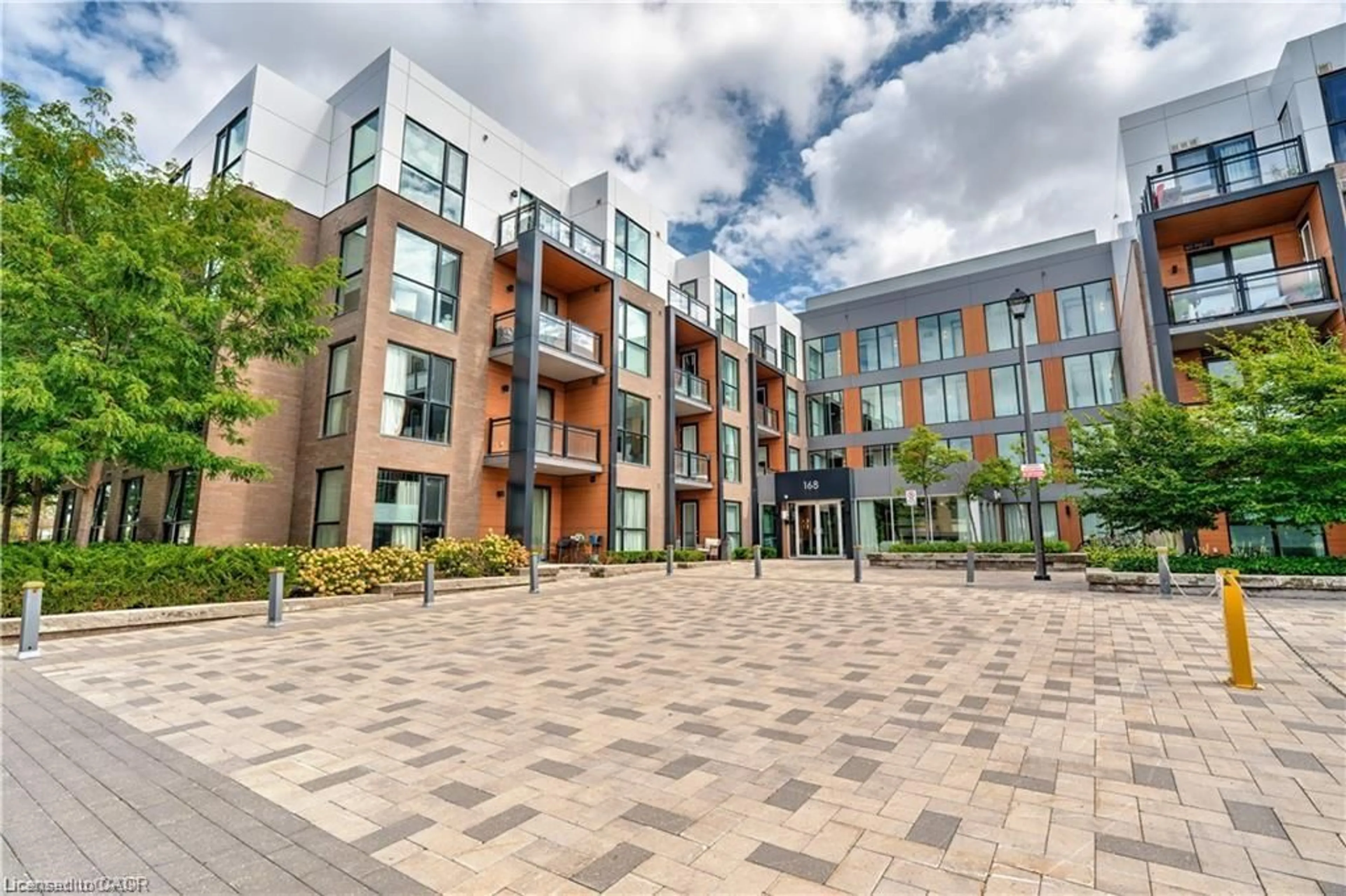 A pic from outside/outdoor area/front of a property/back of a property/a pic from drone, building for 168 Sabina Dr #119, Oakville Ontario L6H 0W5