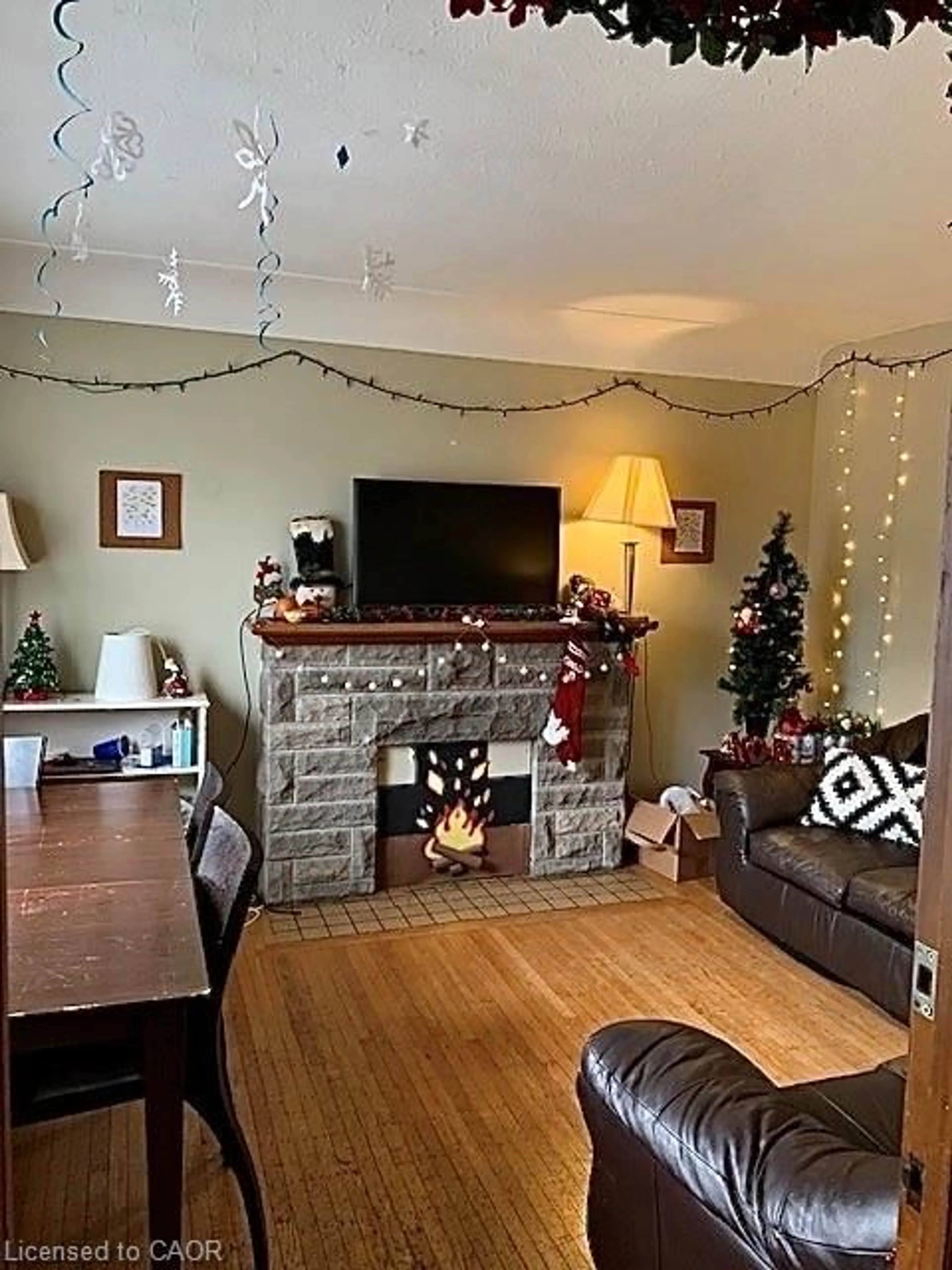 Living room with furniture, unknown for 93 Haddon Ave, Hamilton Ontario L8S 1X7