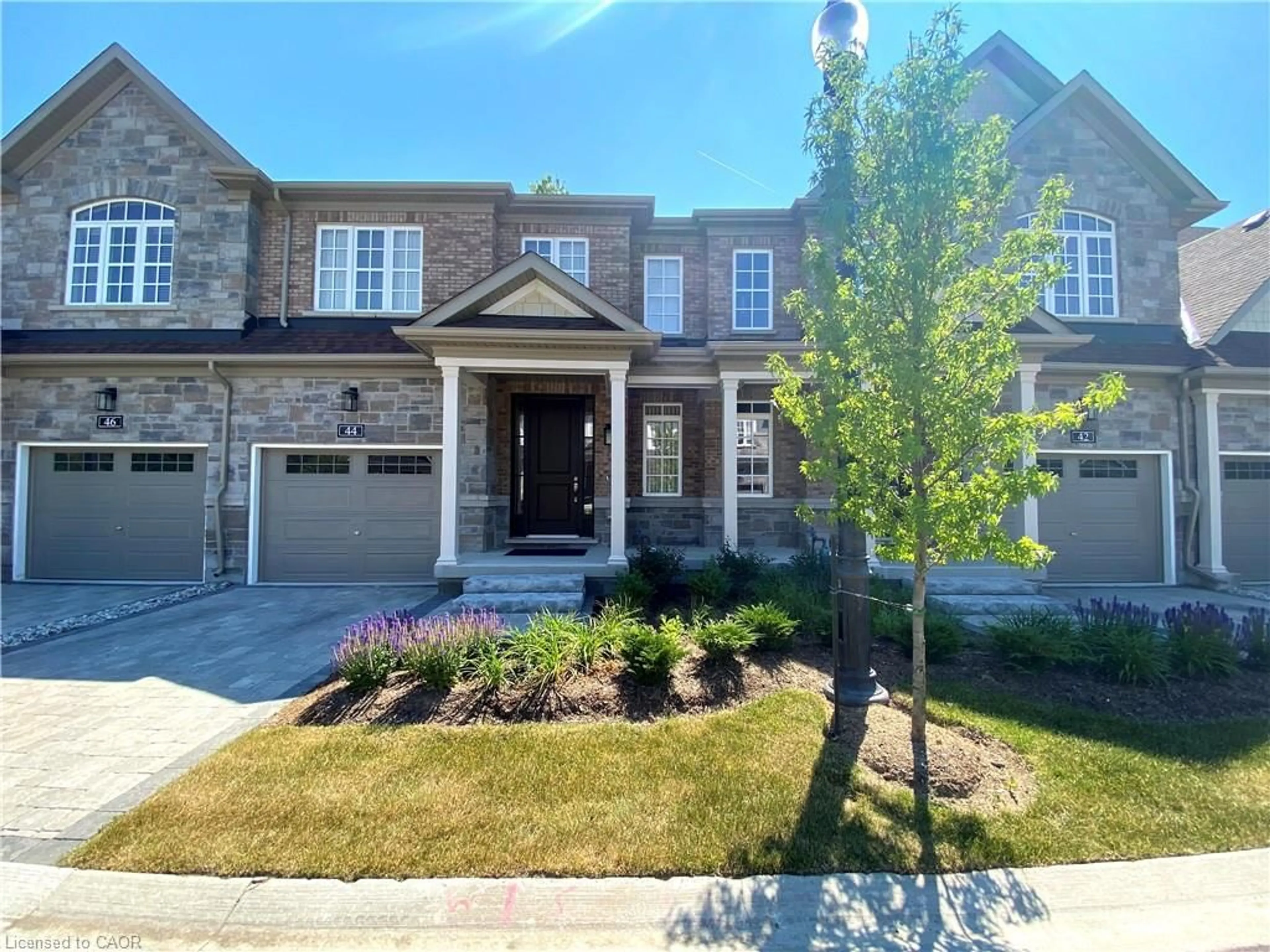 Home with brick exterior material, street for 44 Windsor Cir, Niagara-on-the-Lake Ontario L0S 1J0