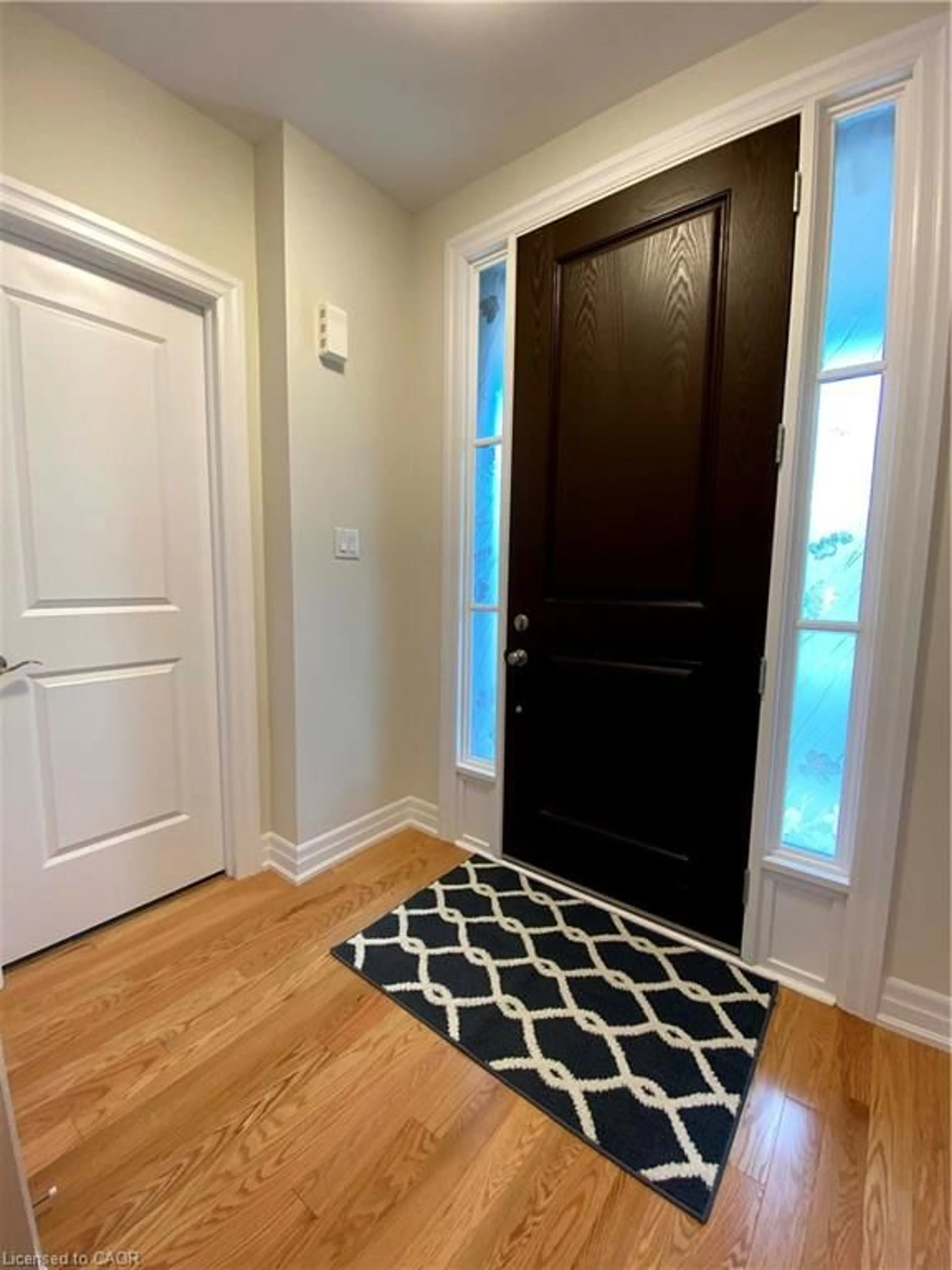 Indoor entryway for 44 Windsor Cir, Niagara-on-the-Lake Ontario L0S 1J0