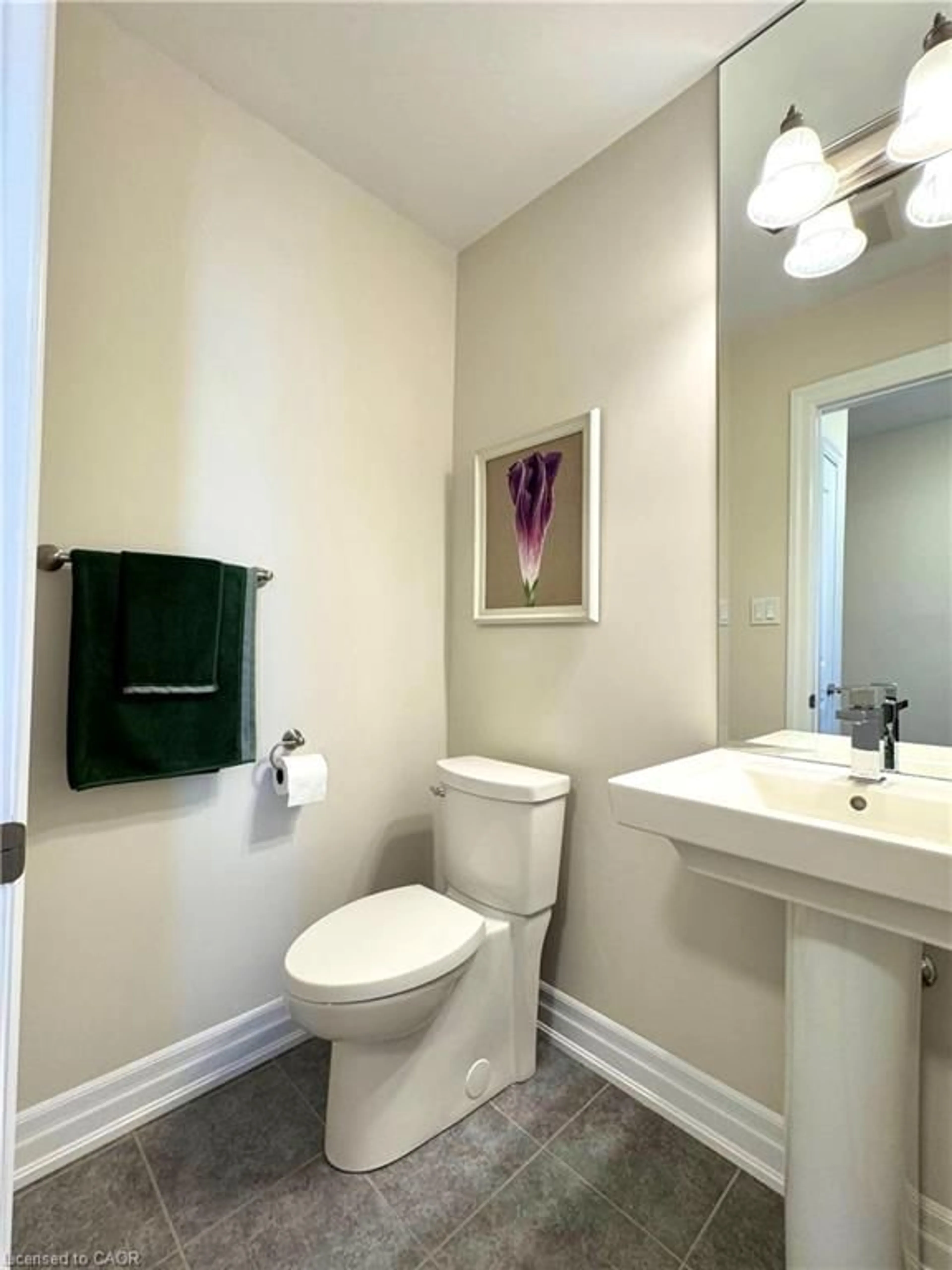 Standard bathroom, ceramic/tile floor for 44 Windsor Cir, Niagara-on-the-Lake Ontario L0S 1J0
