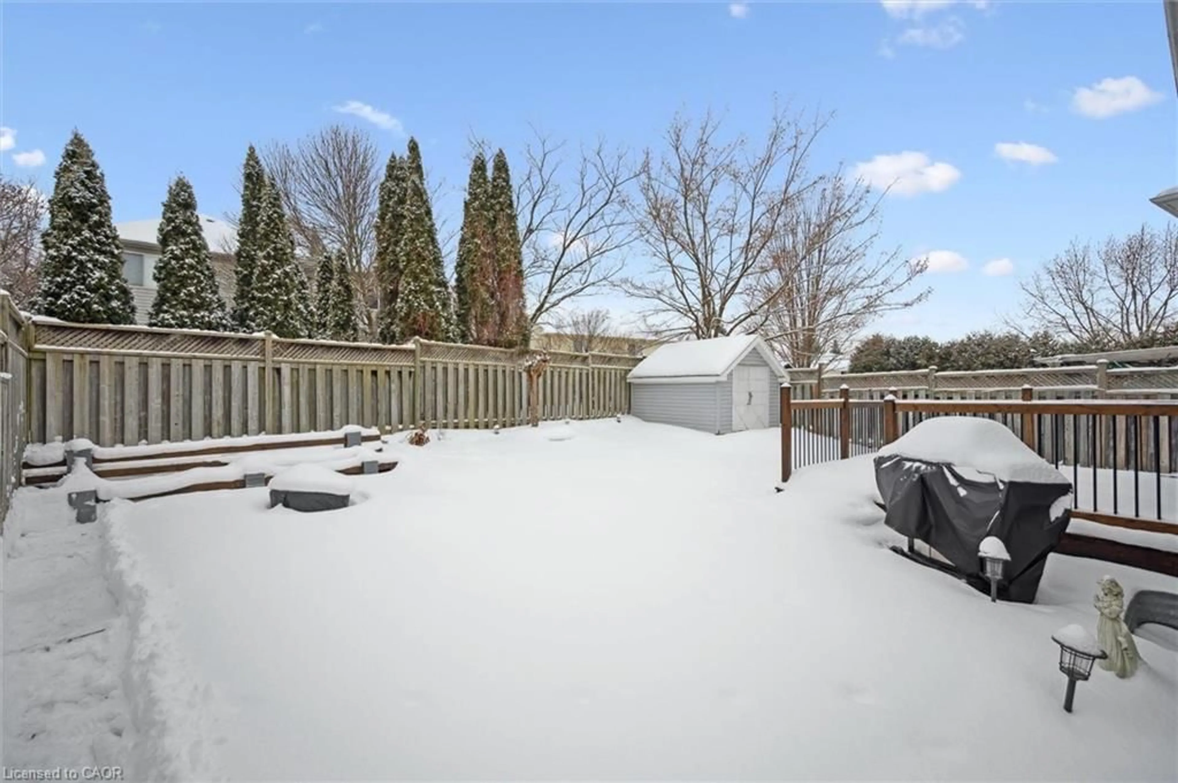 Patio, water/lake/river/ocean view for 747 Fairway Crt, Kitchener Ontario N2A 4B4