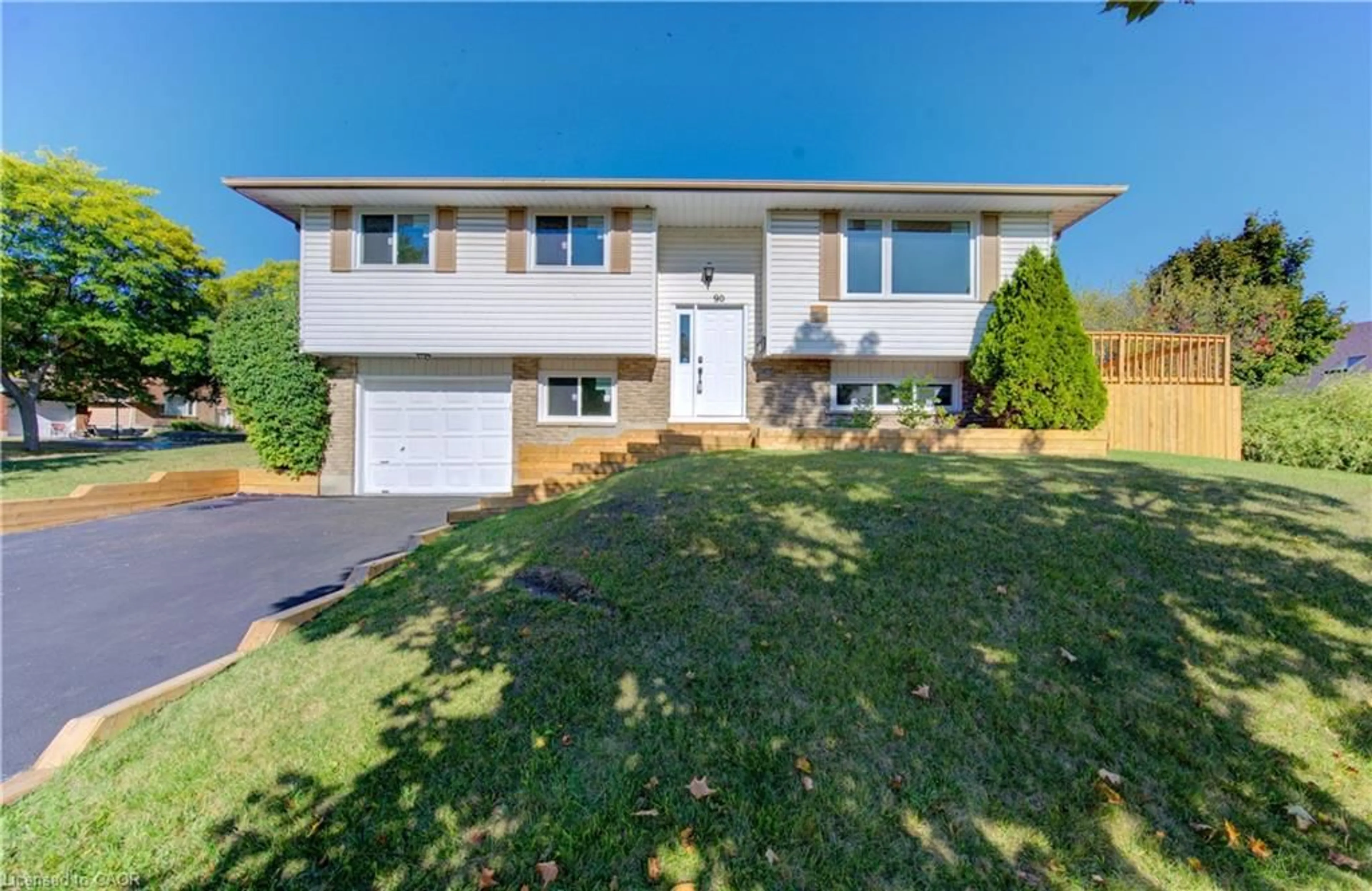 Home with vinyl exterior material, street for 90 Culpepper Dr, Waterloo Ontario N2L 5S1