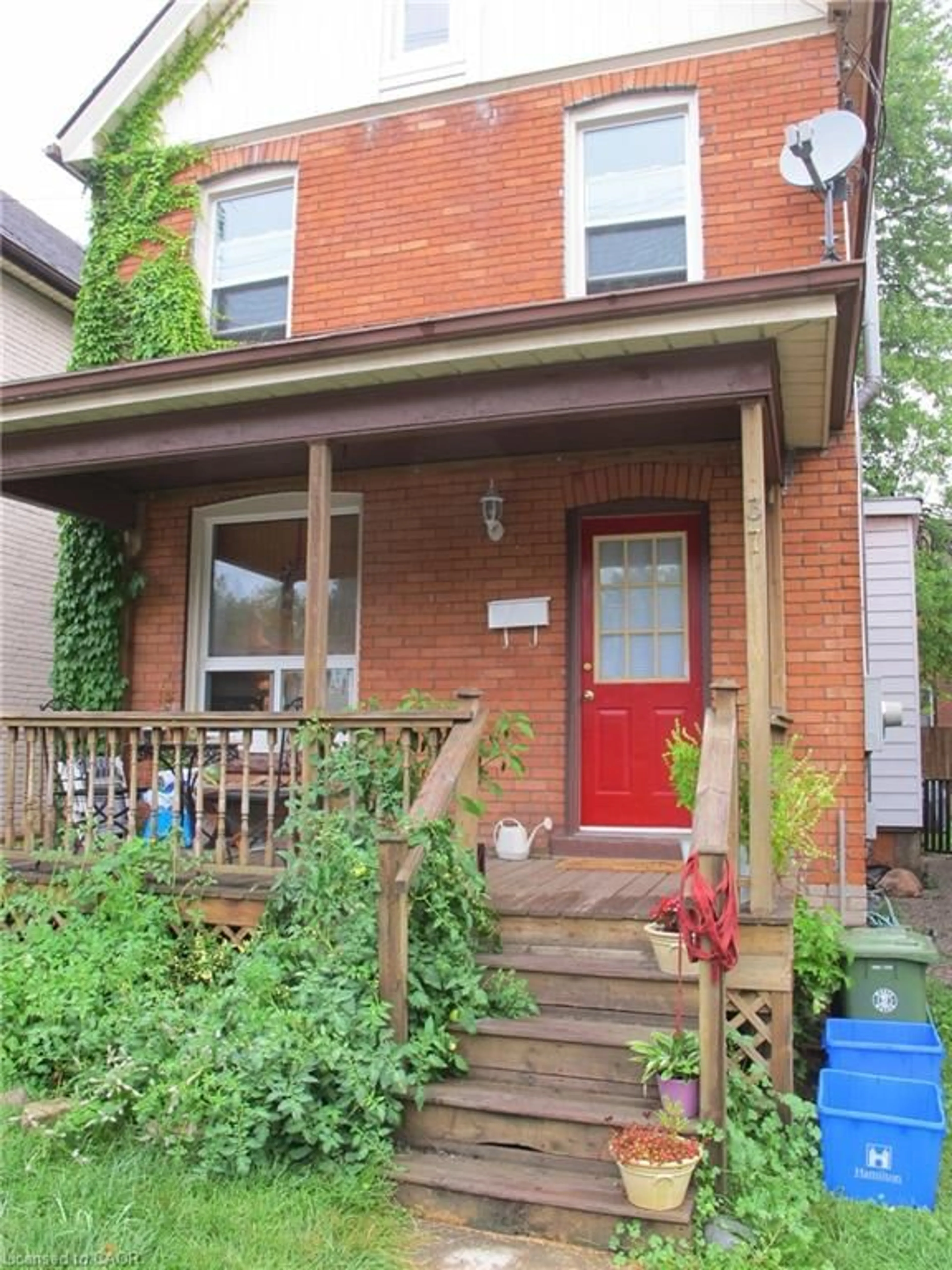 Home with brick exterior material, street for 37 Dundas St, Dundas Ontario L9H 1A1