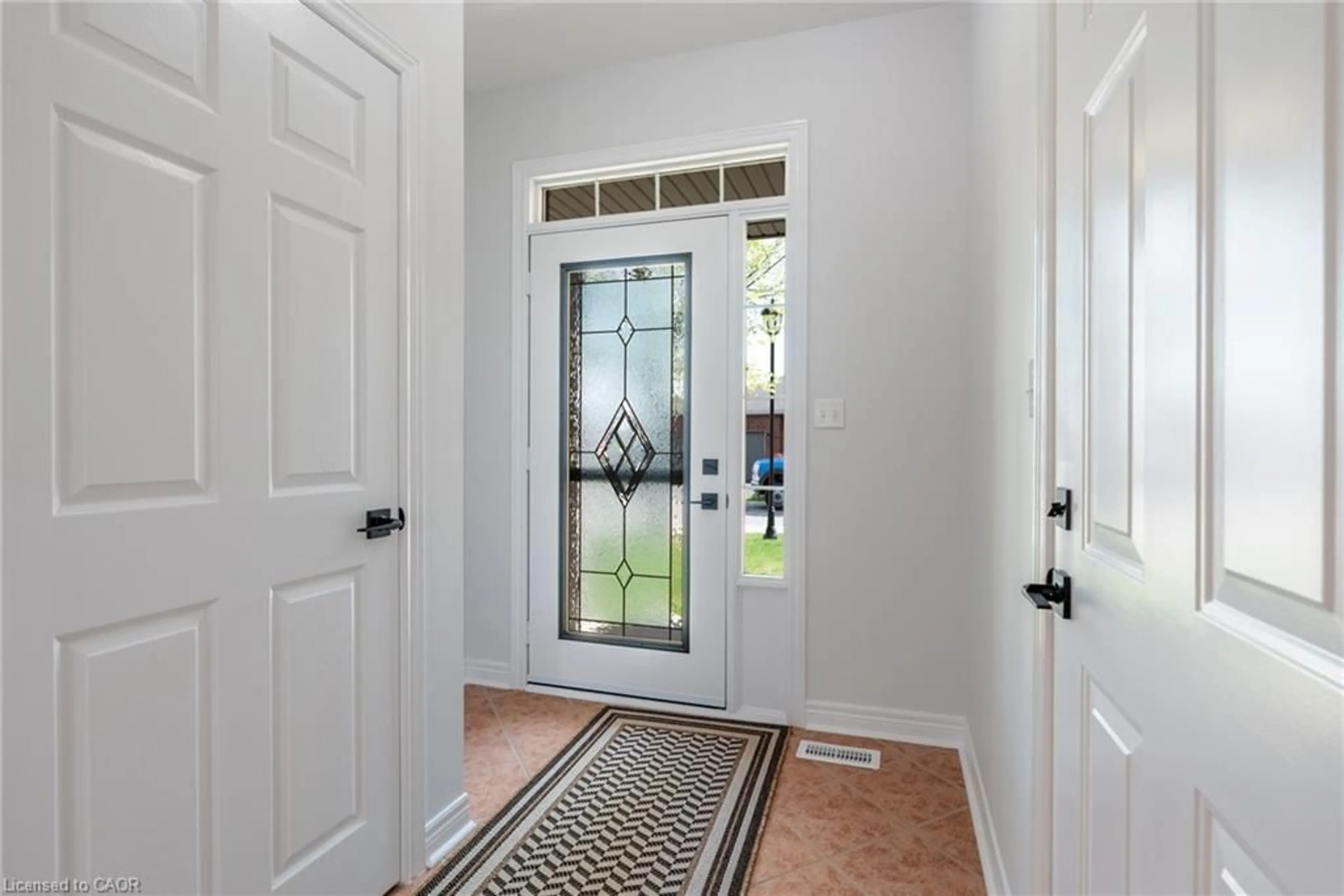 Indoor entryway for 60 Northern Breeze St, Mount Hope Ontario L0R 1W0