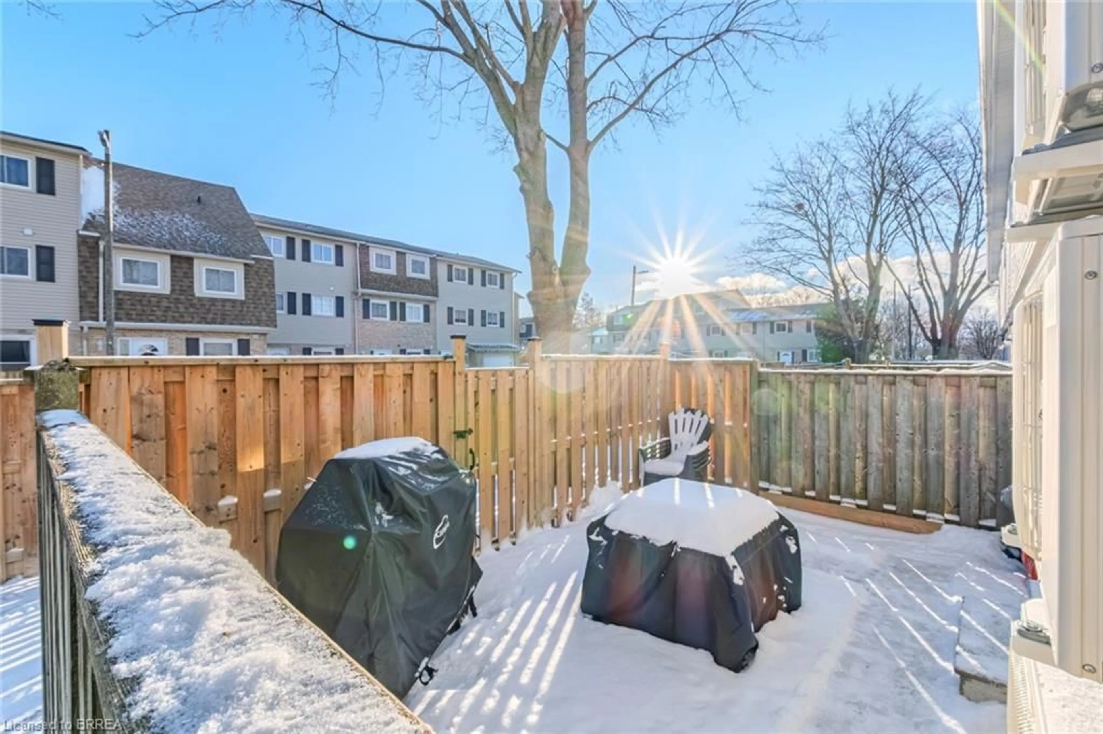 Patio, mountain view for 490 Grey St #25, Brantford Ontario N3S 7S6