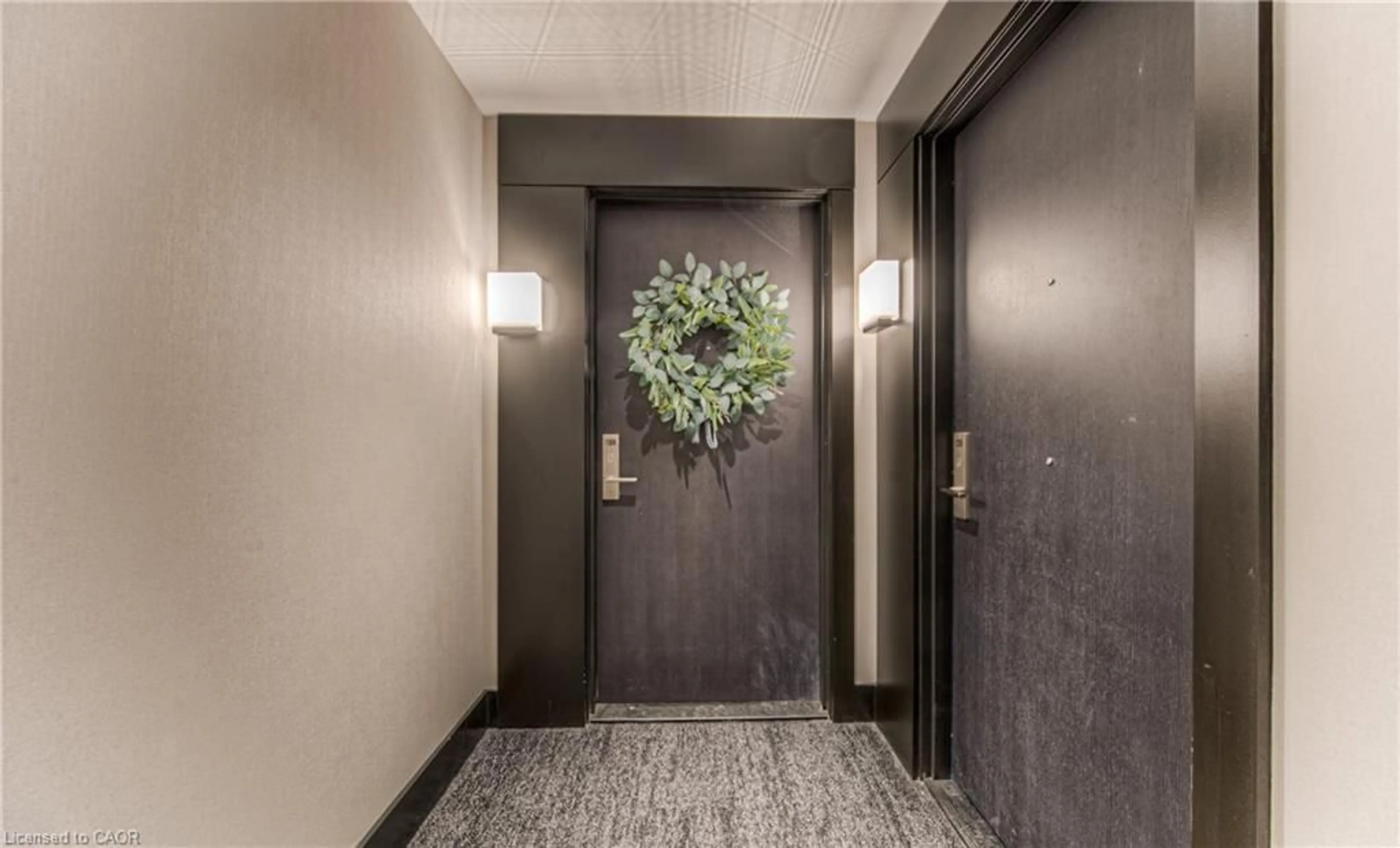 Indoor foyer for 55 Duke St #1308, Kitchener Ontario N2H 0C9