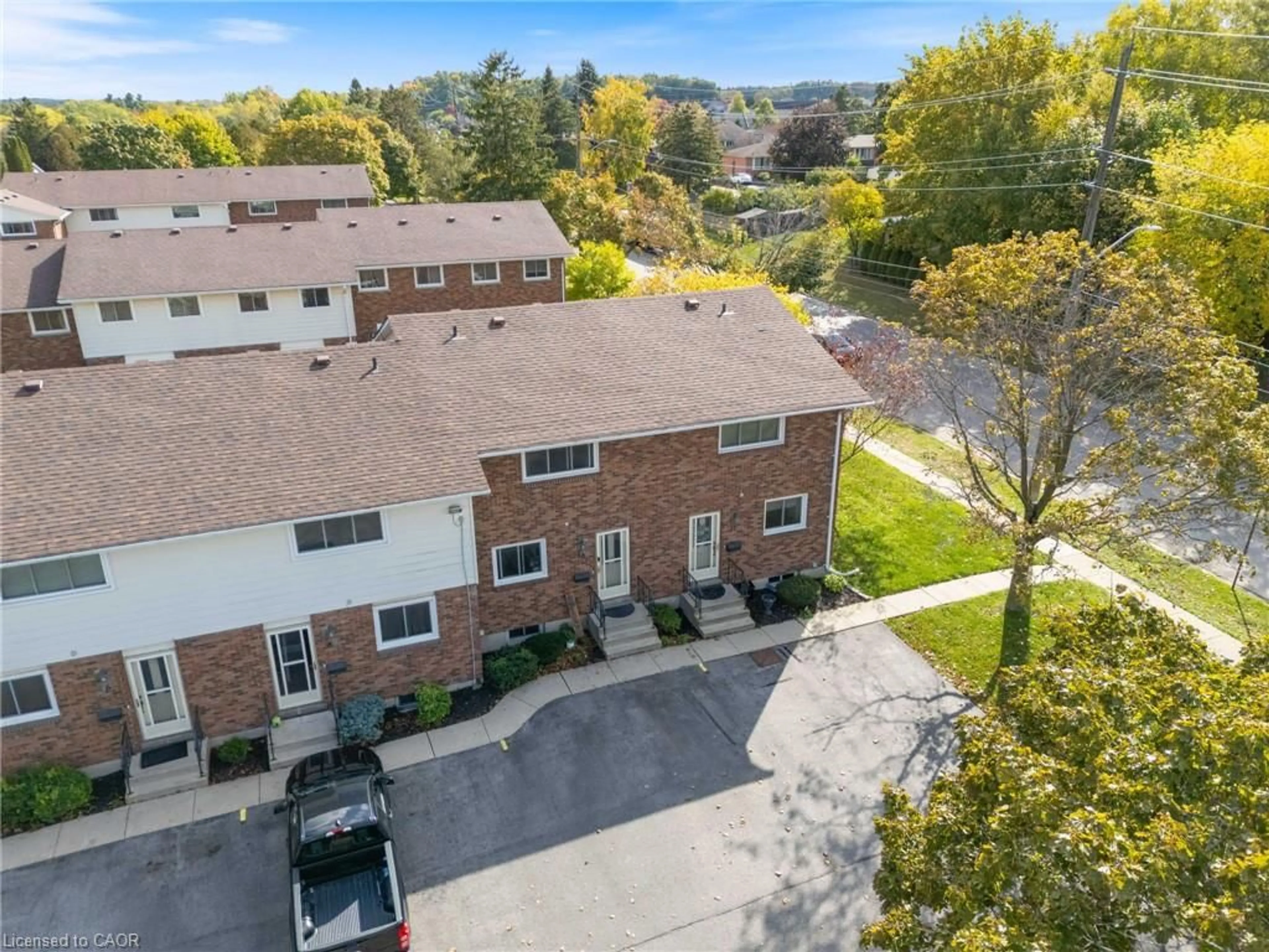 A pic from outside/outdoor area/front of a property/back of a property/a pic from drone, street for 10 Montclair Cres #5, Simcoe Ontario N3Y 4R9