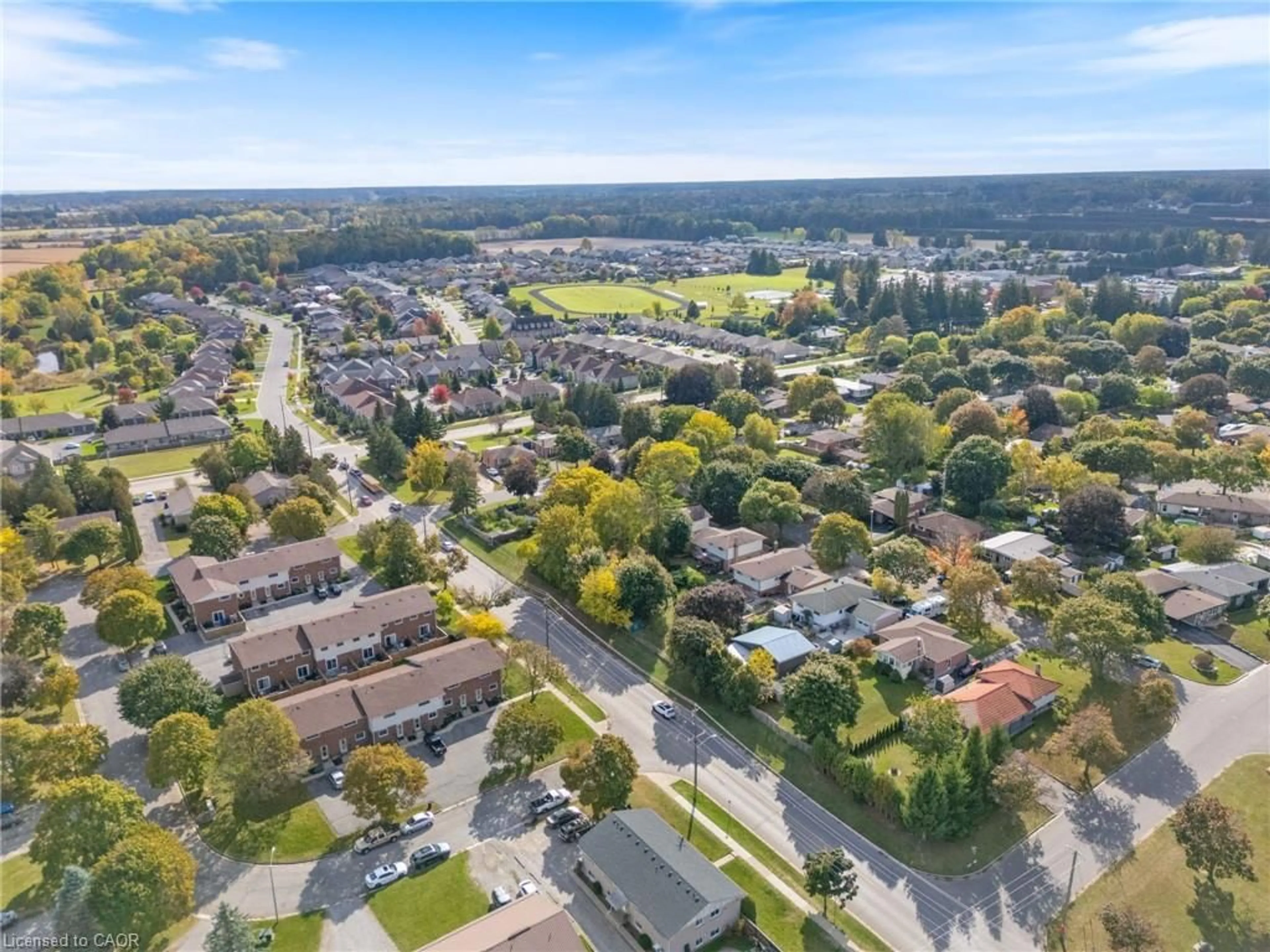 A pic from outside/outdoor area/front of a property/back of a property/a pic from drone, street for 10 Montclair Cres #5, Simcoe Ontario N3Y 4R9