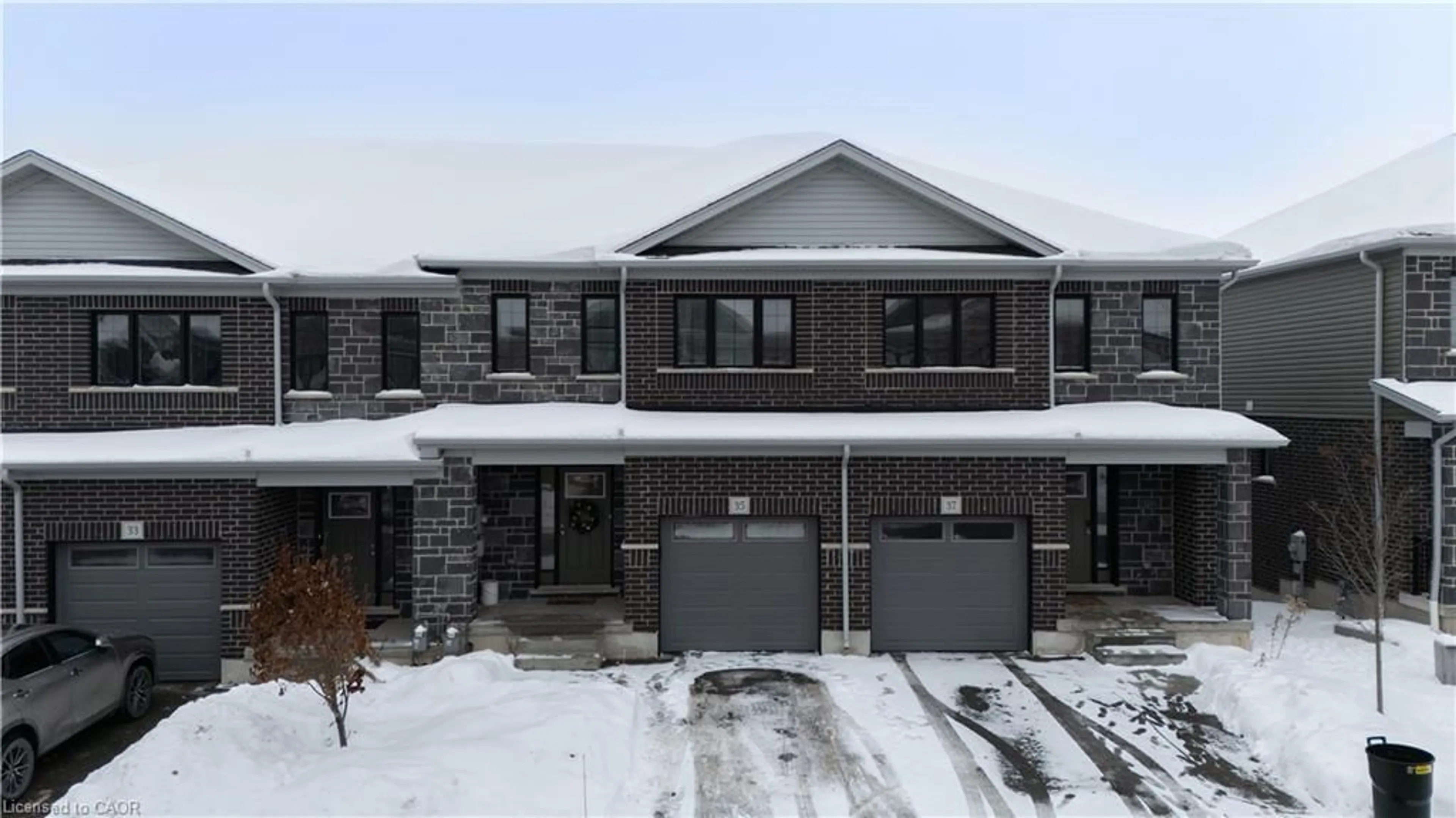 A pic from outside/outdoor area/front of a property/back of a property/a pic from drone, unknown for 35 Woodedge Cir, Kitchener Ontario N2R 0P8