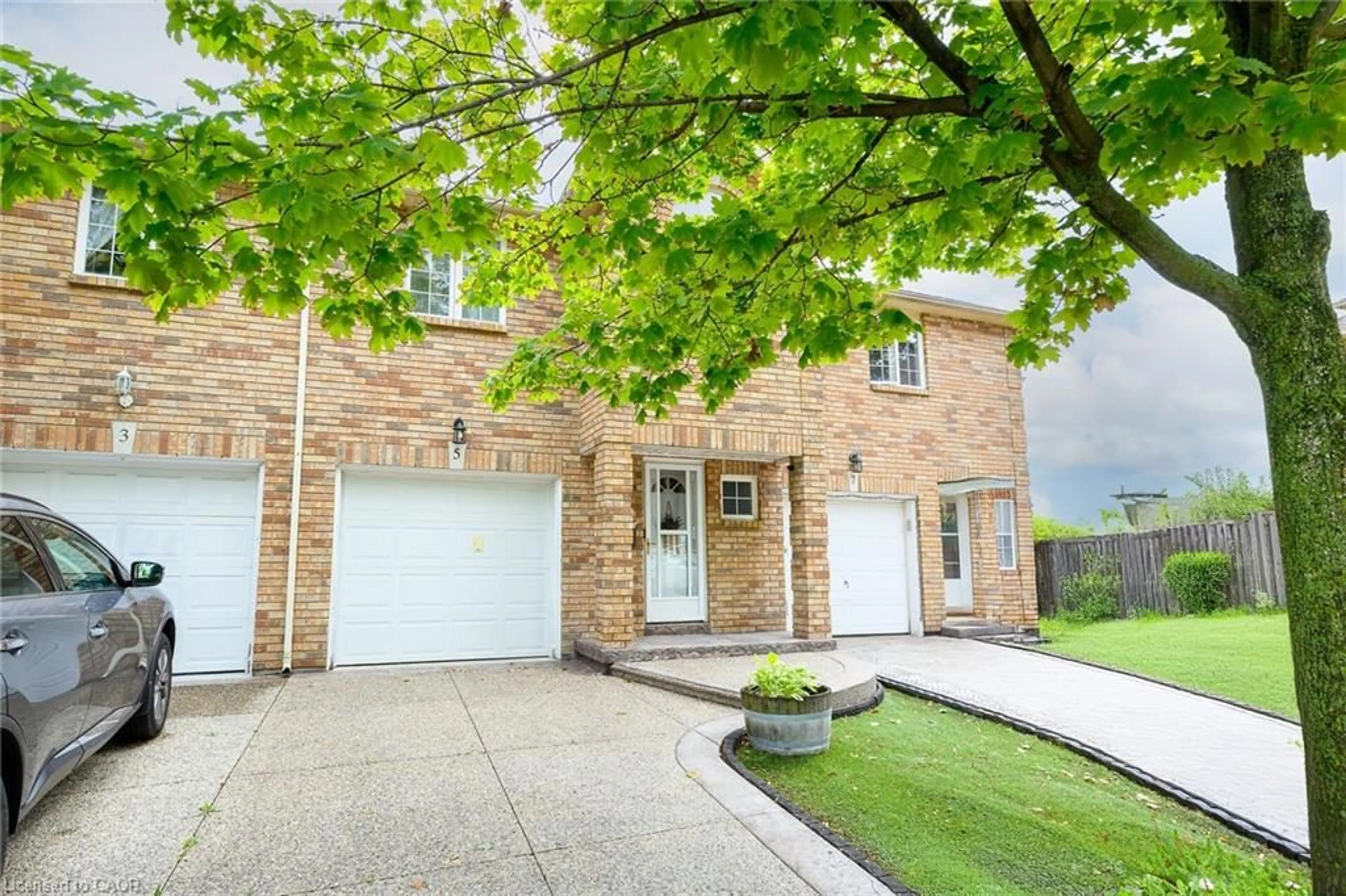 Home with brick exterior material, street for 5 Vulcan Crt, Hamilton Ontario L8E 5W7