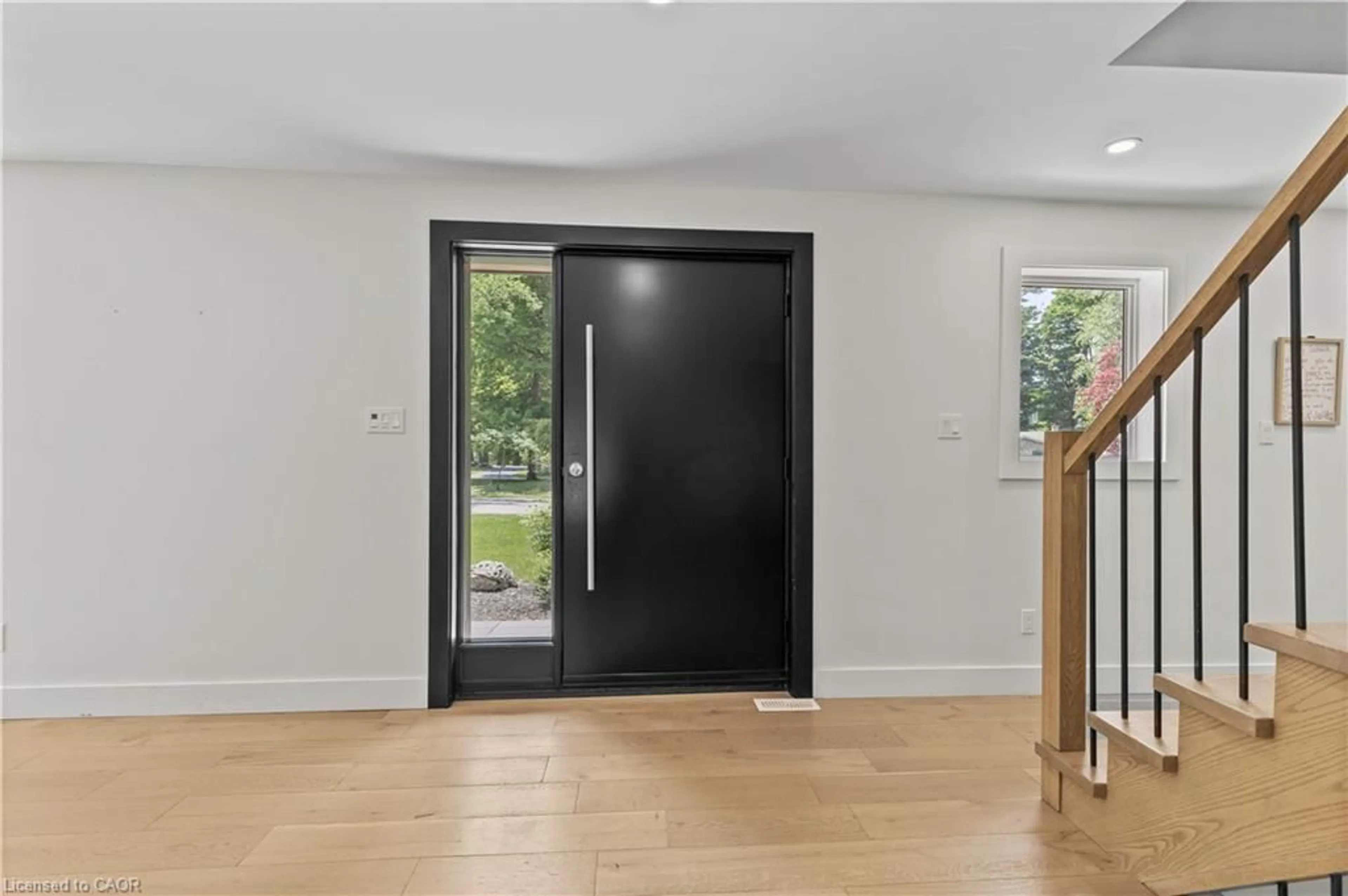 Indoor entryway for 514 Oxbow Rd, Waterloo Ontario N2K 1Y6
