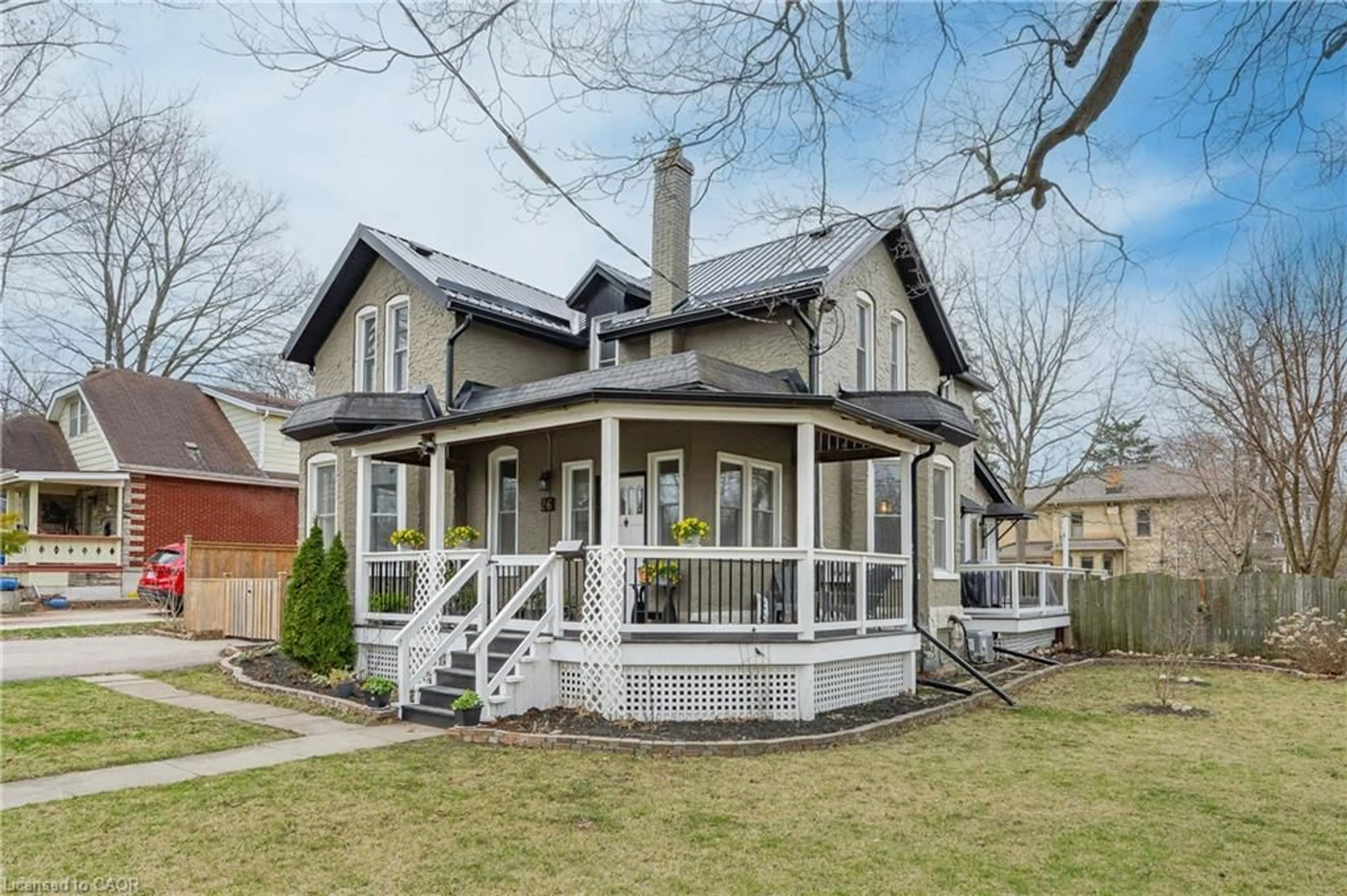 Home with vinyl exterior material, street for 26 James St, Cambridge Ontario N1S 1C5