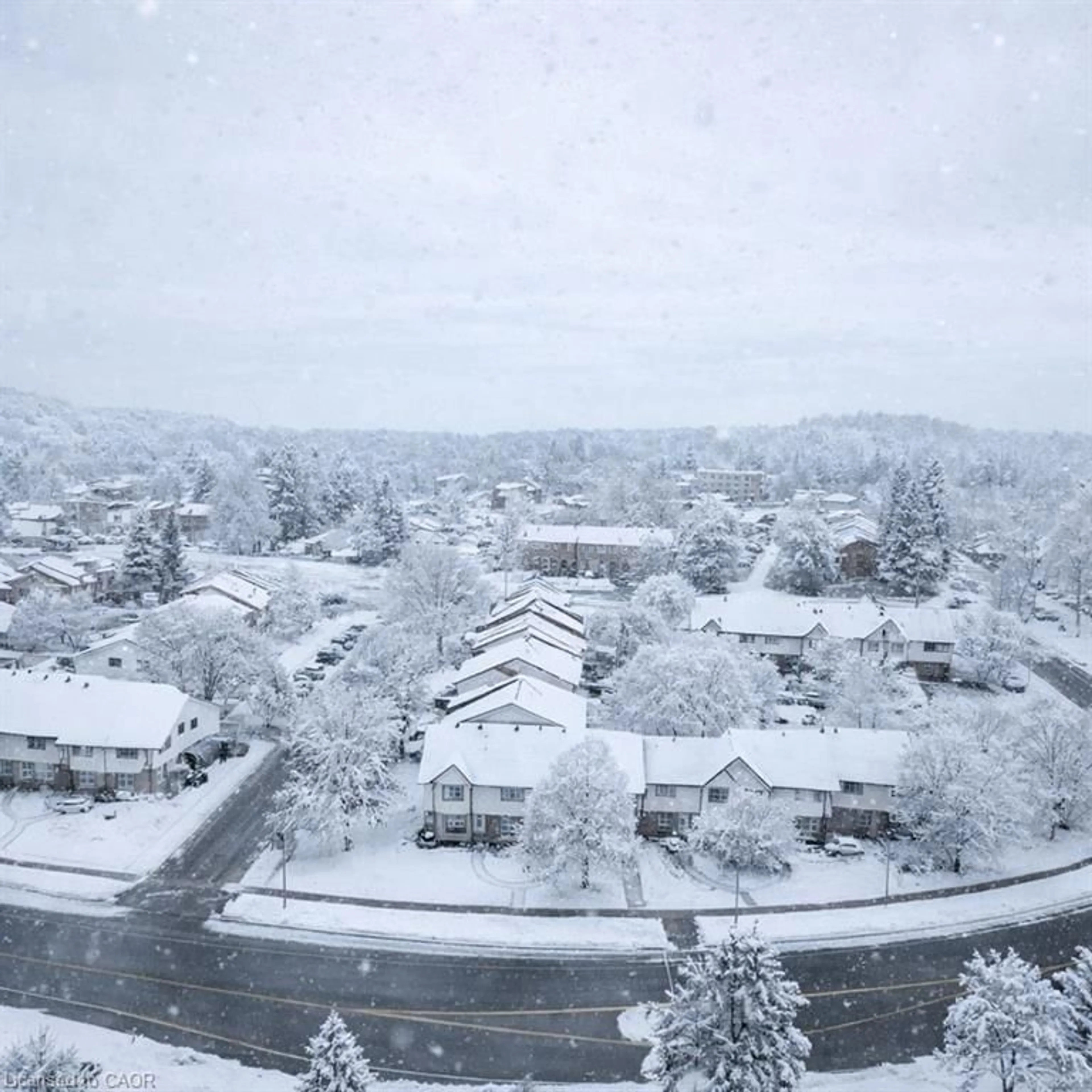 Blurry image for 445 Pioneer Dr #4, Kitchener Ontario N2P 1L8