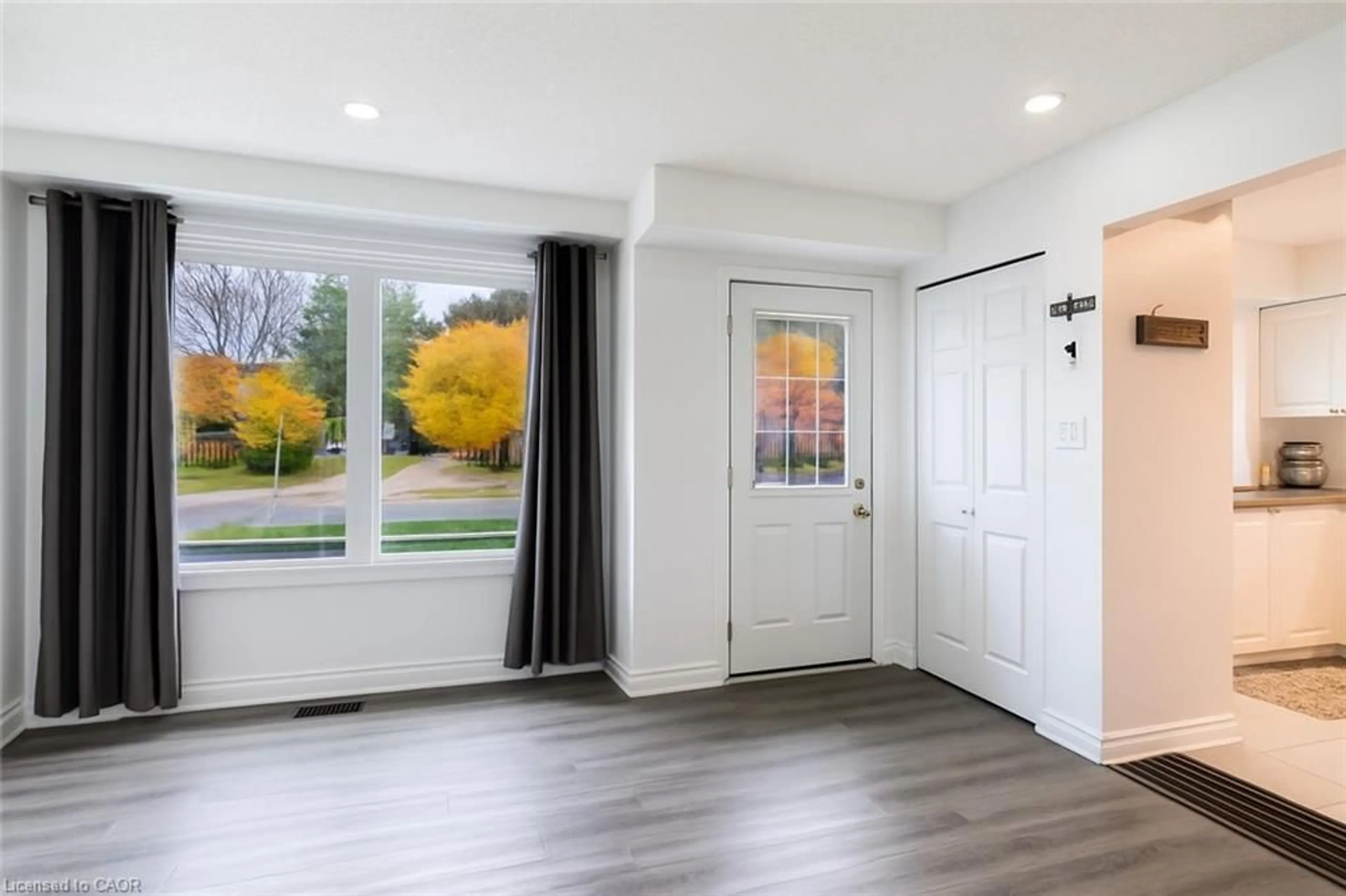 Indoor entryway for 445 Pioneer Dr #4, Kitchener Ontario N2P 1L8