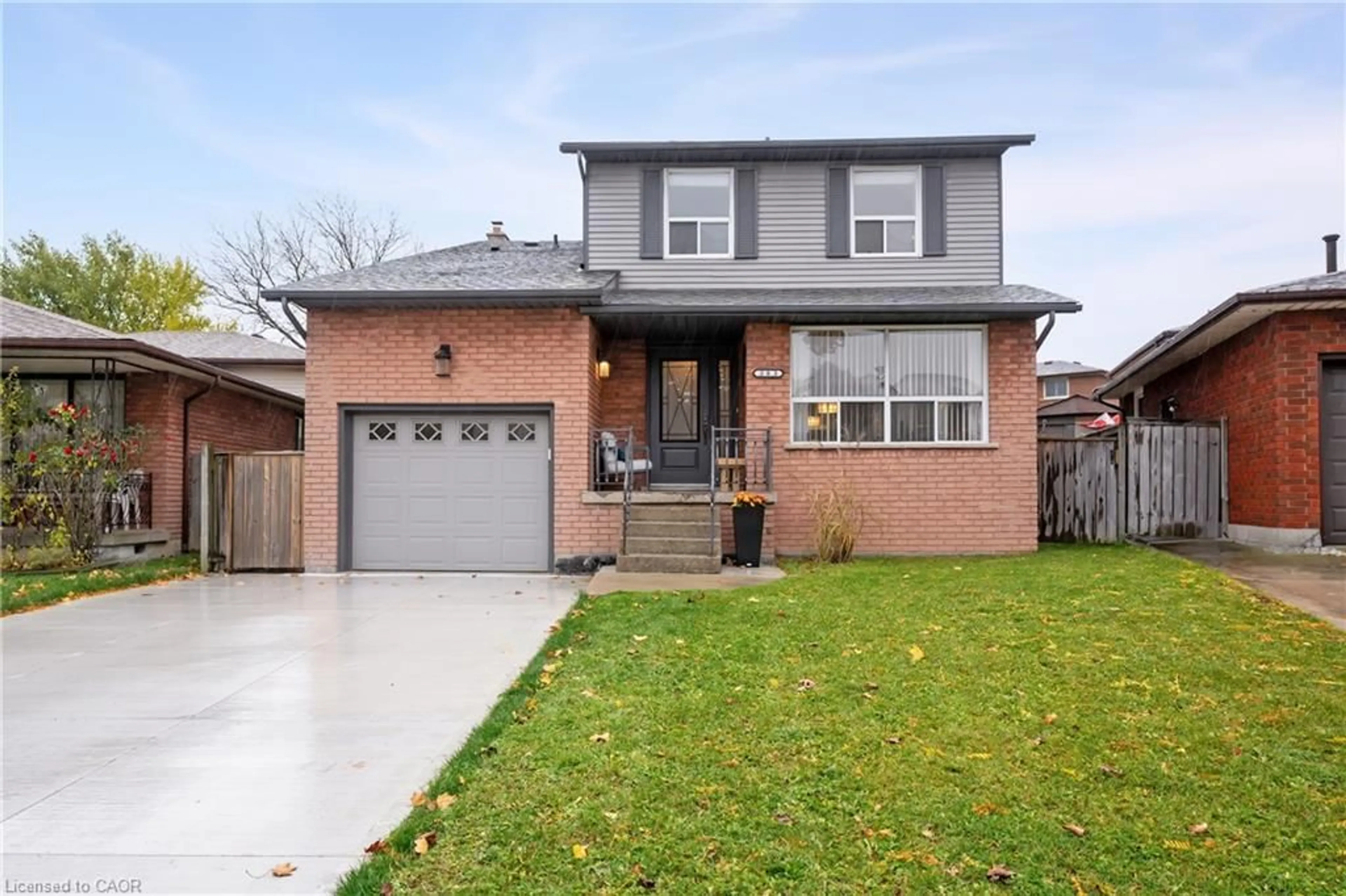 Home with brick exterior material, street for 383 East 24th St, Hamilton Ontario L8V 4W8