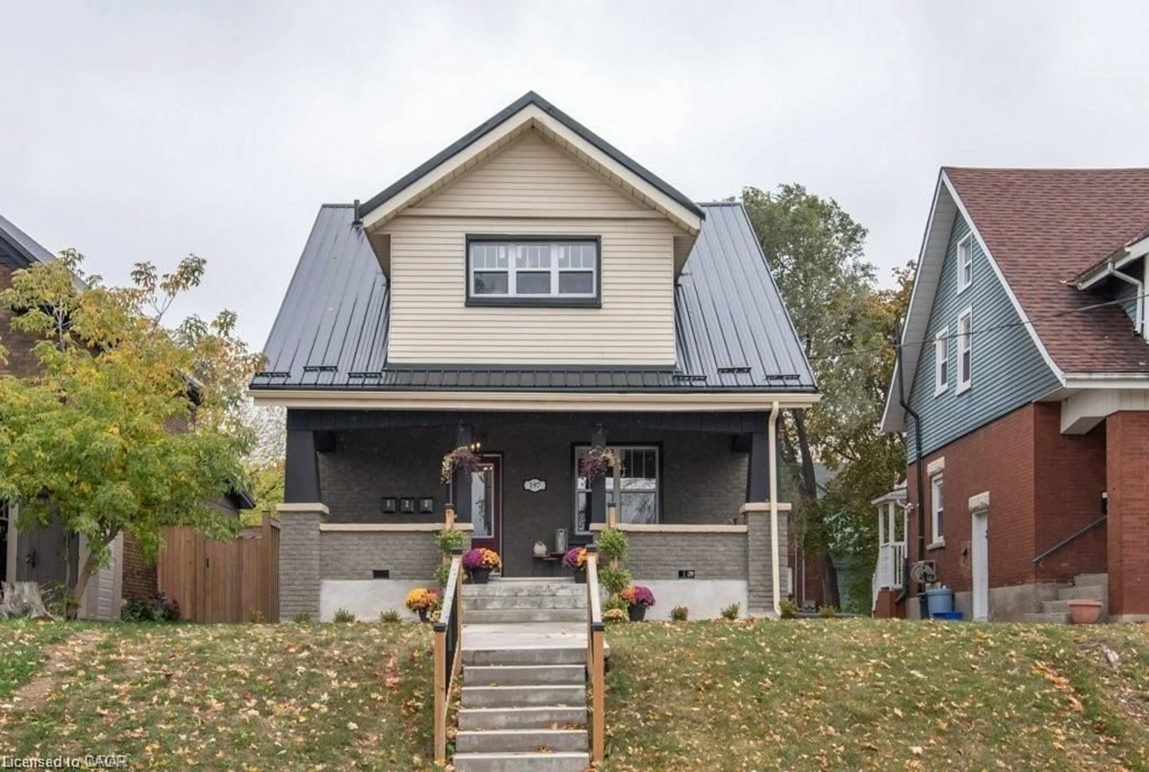 Home with vinyl exterior material, street for 197 Palmer Ave, Kitchener Ontario N2G 3P7