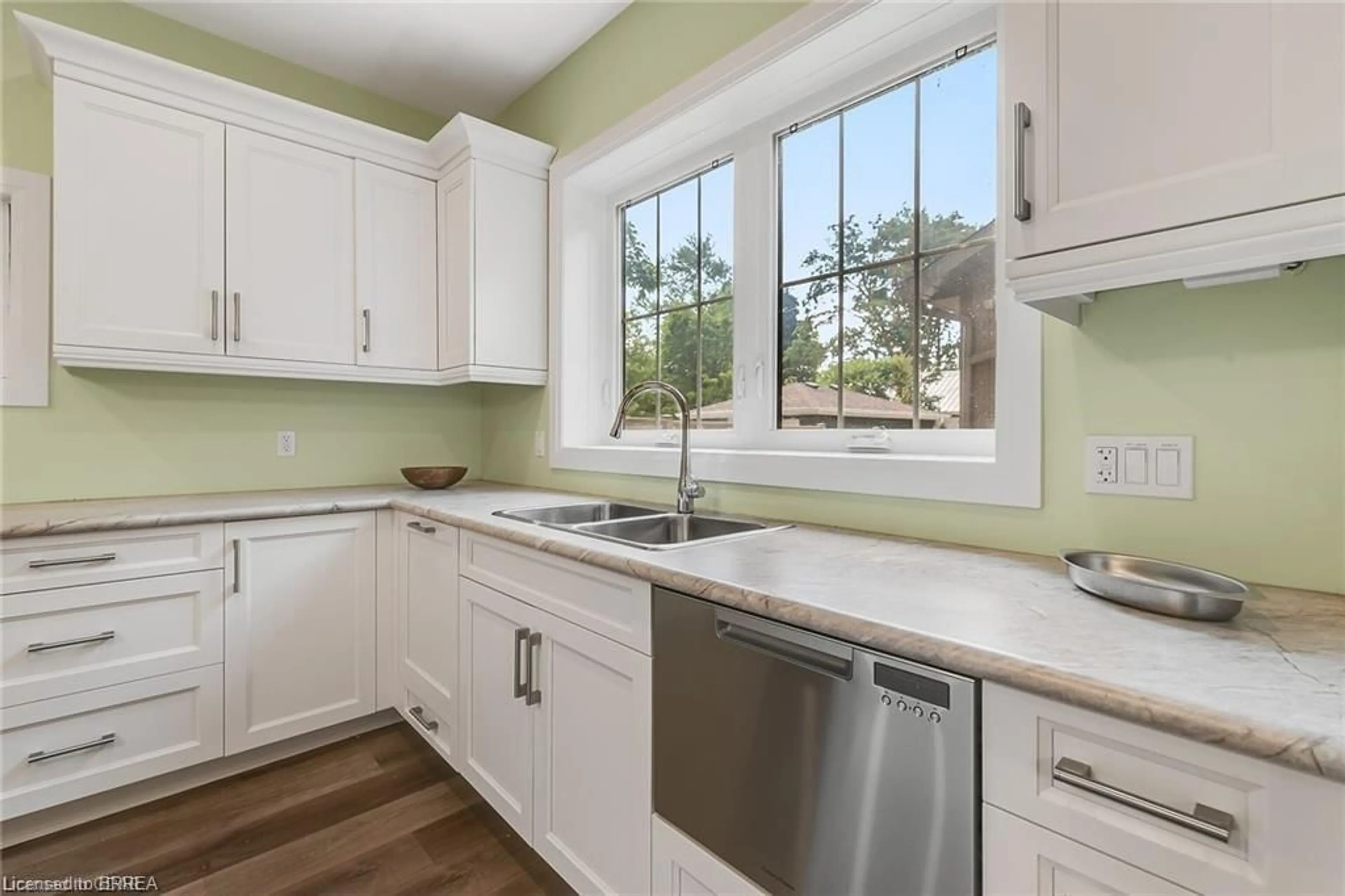 Open concept kitchen, ceramic/tile floor for 125 Richardson St, Rockwood Ontario N0B 2K0