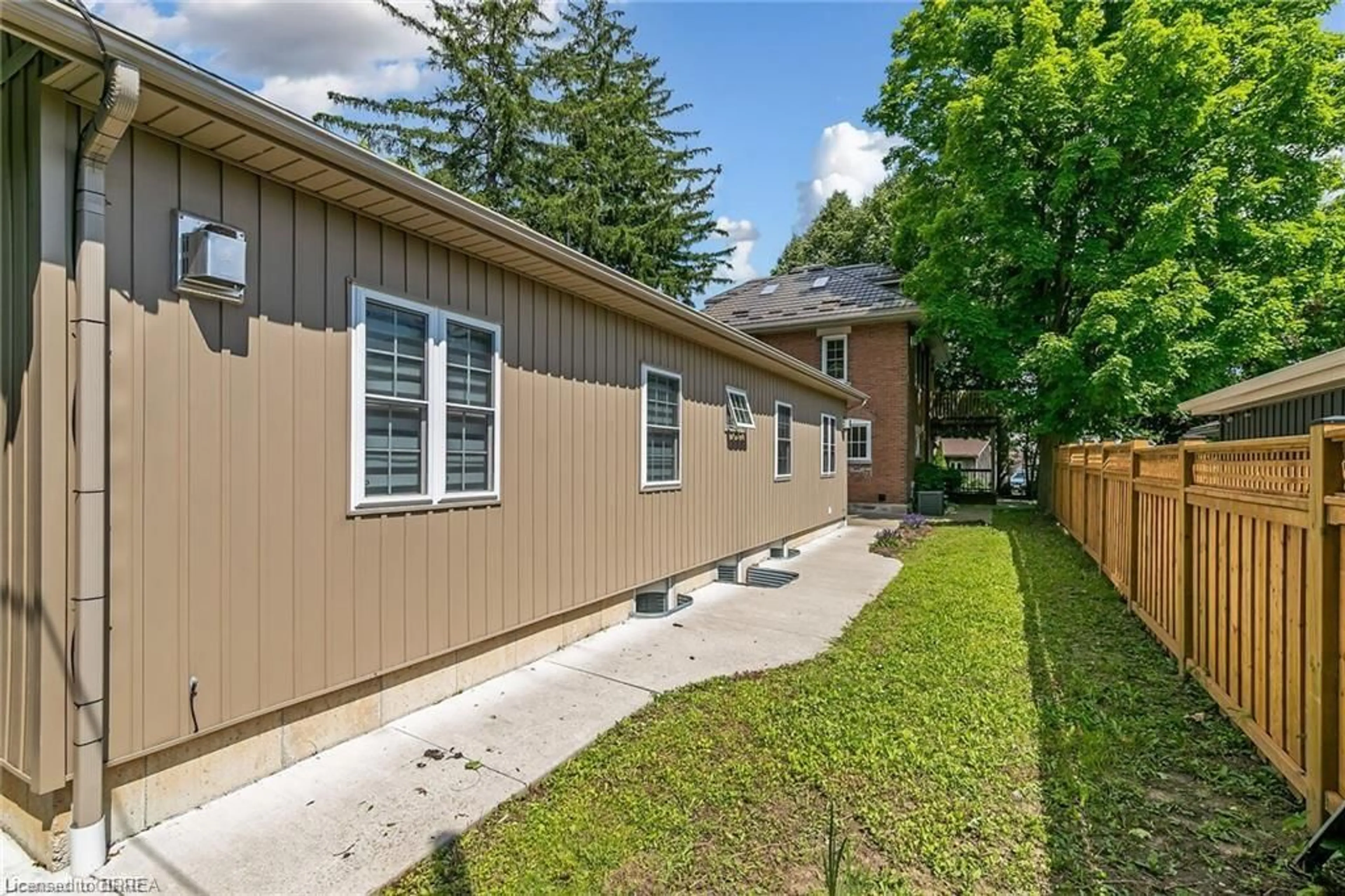 Patio, street for 125 Richardson St, Rockwood Ontario N0B 2K0