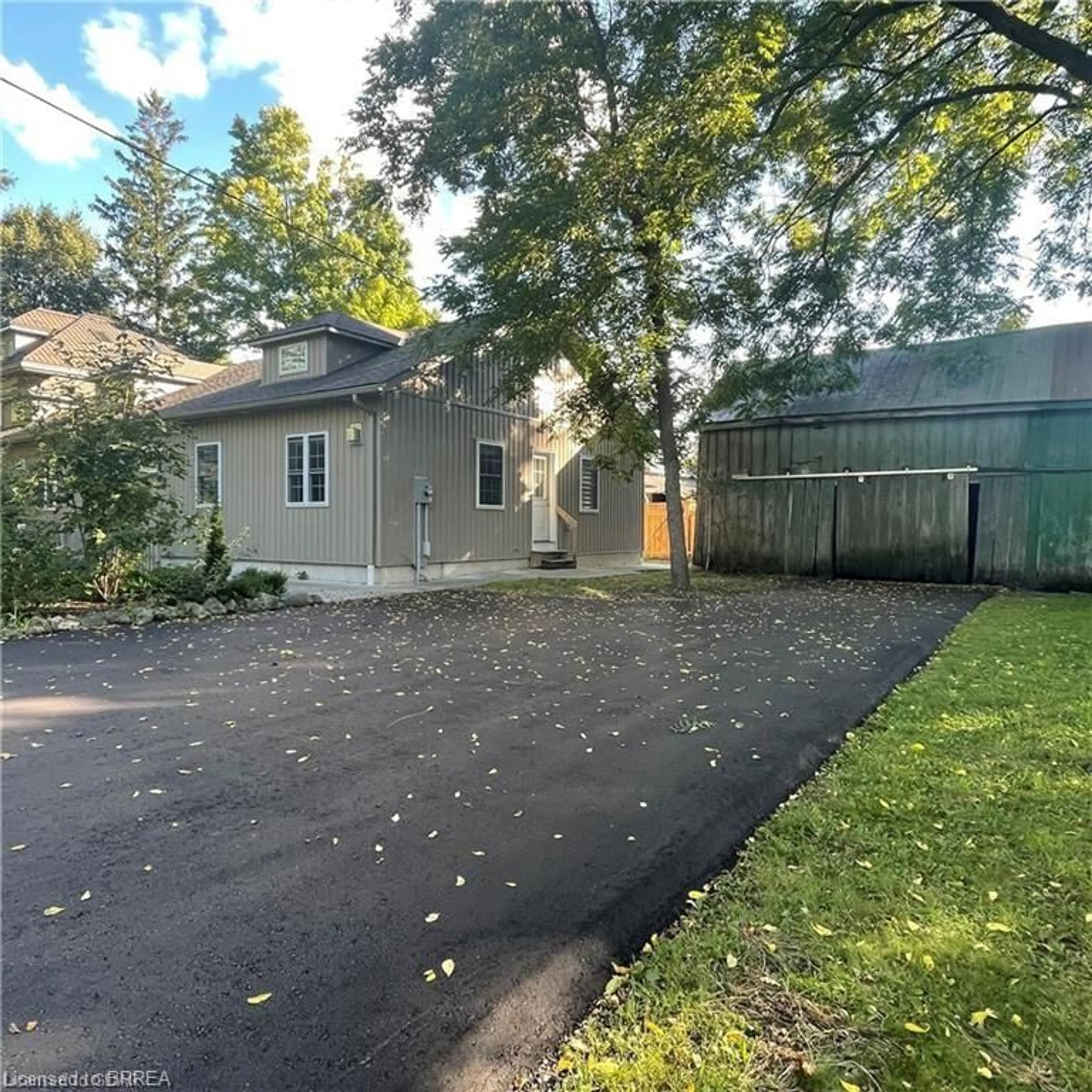 A pic from outside/outdoor area/front of a property/back of a property/a pic from drone, street for 125 Richardson St, Rockwood Ontario N0B 2K0