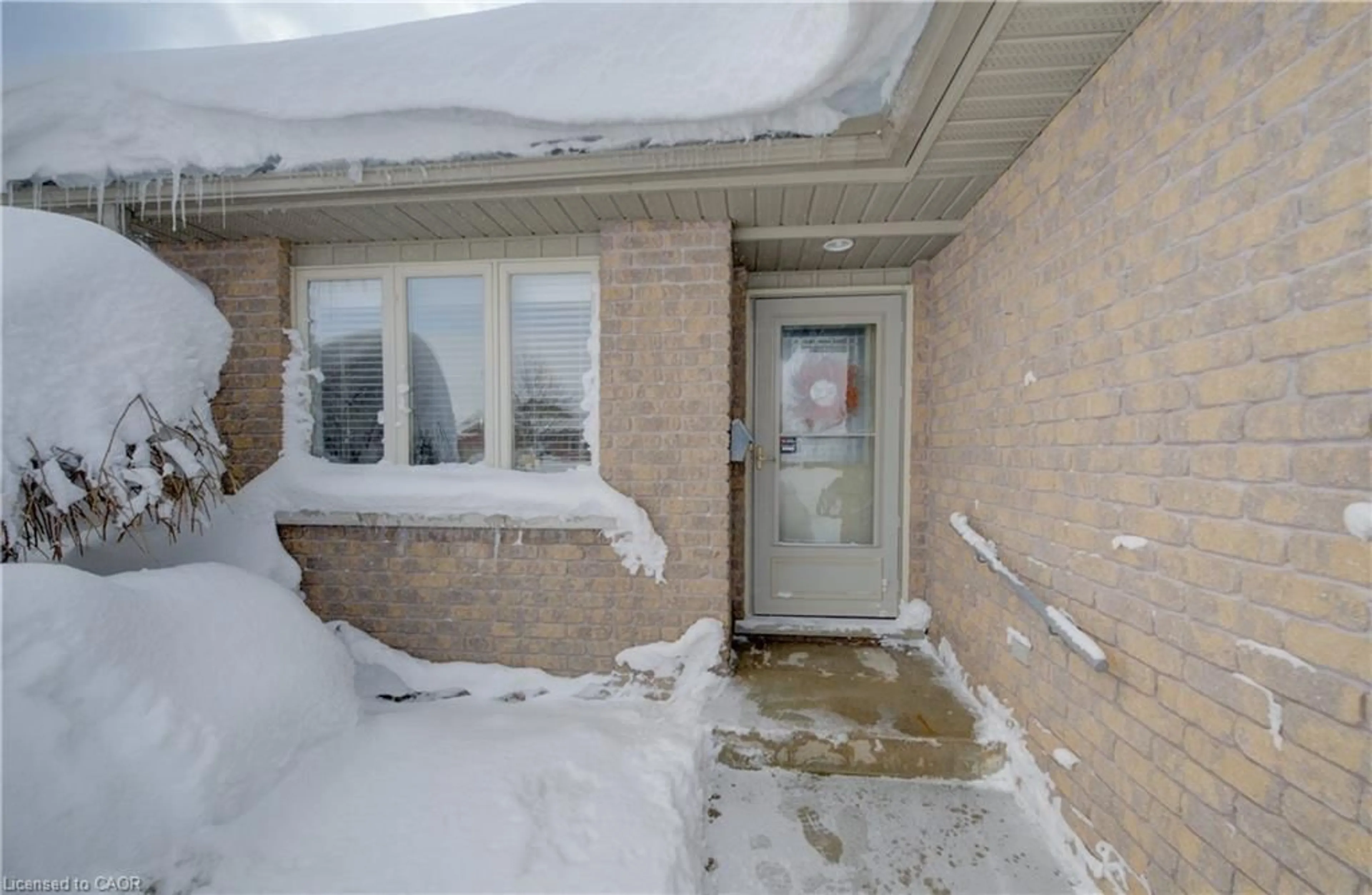 Indoor entryway for 420 Mowat St, Listowel Ontario N4W 0A4