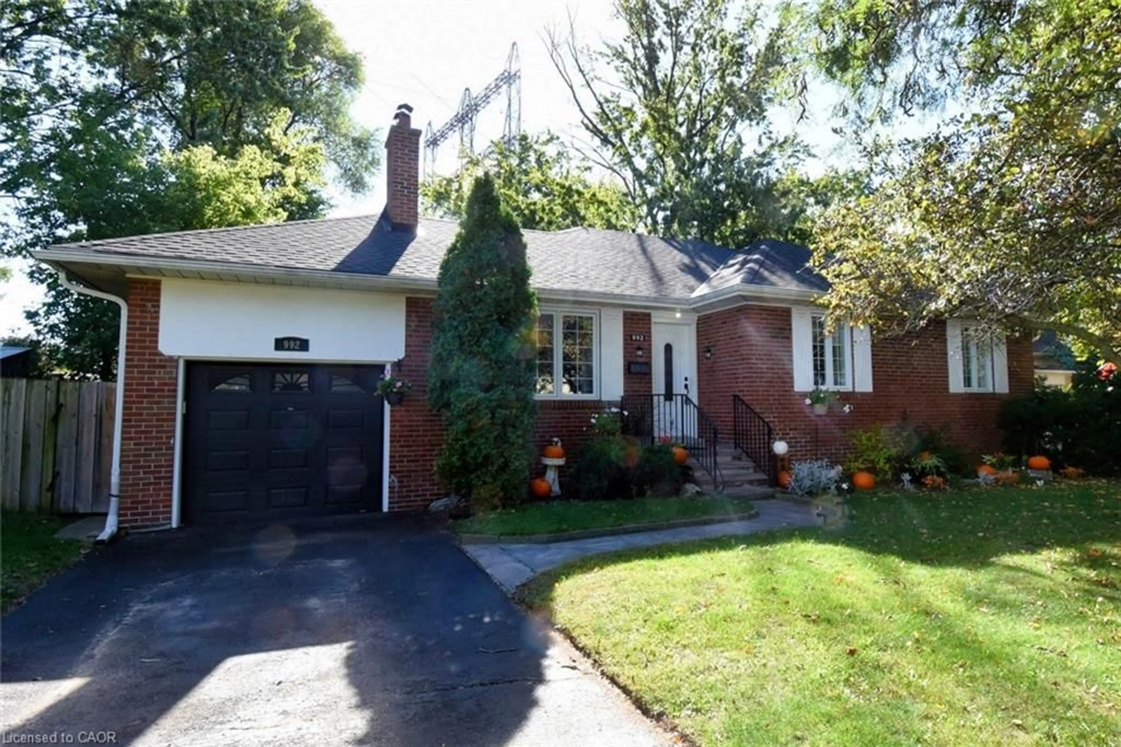 Home with brick exterior material, street for 992 Baldwin Rd, Mississauga Ontario L4Y 1J2