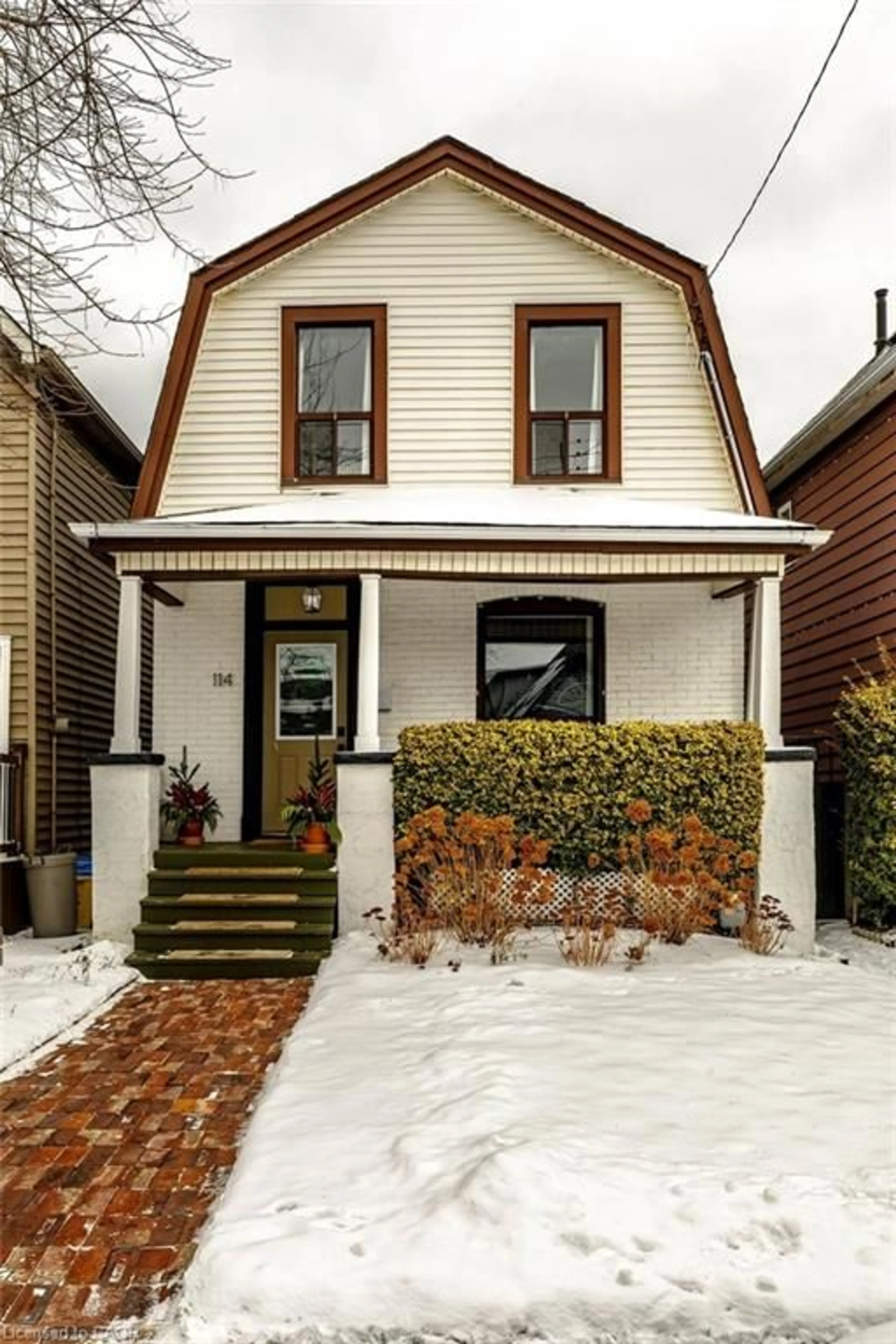 Home with brick exterior material, street for 114 Chestnut Ave, Hamilton Ontario L8L 6K9