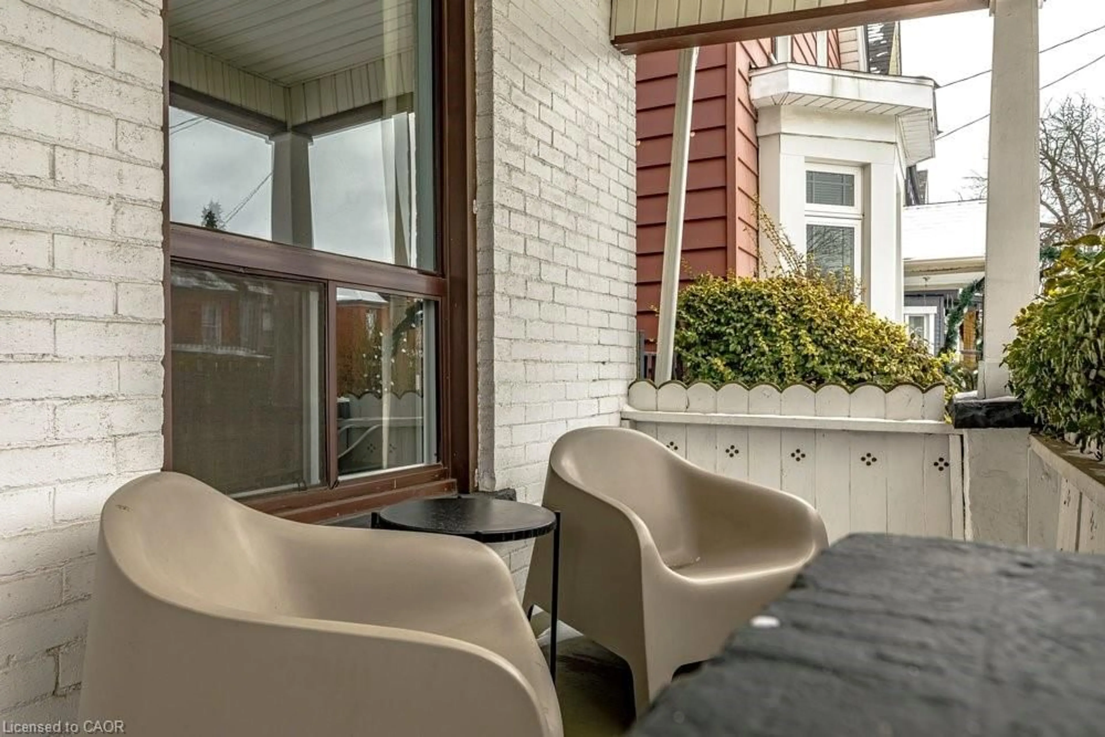 Patio, street for 114 Chestnut Ave, Hamilton Ontario L8L 6K9