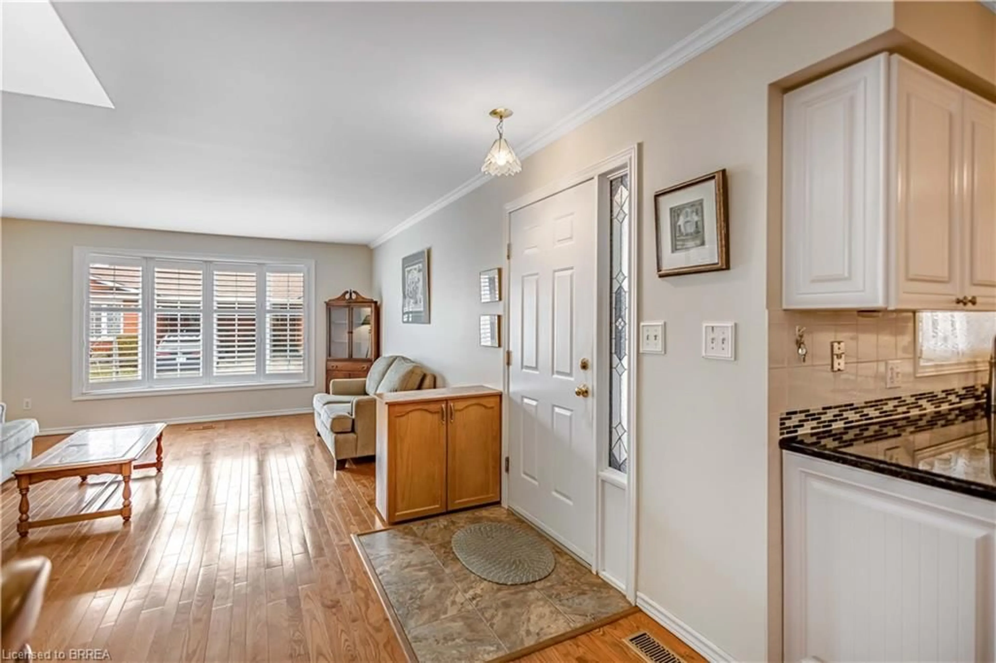 Indoor entryway for 20 Courtland Dr #14, Brantford Ontario N3R 7Y2