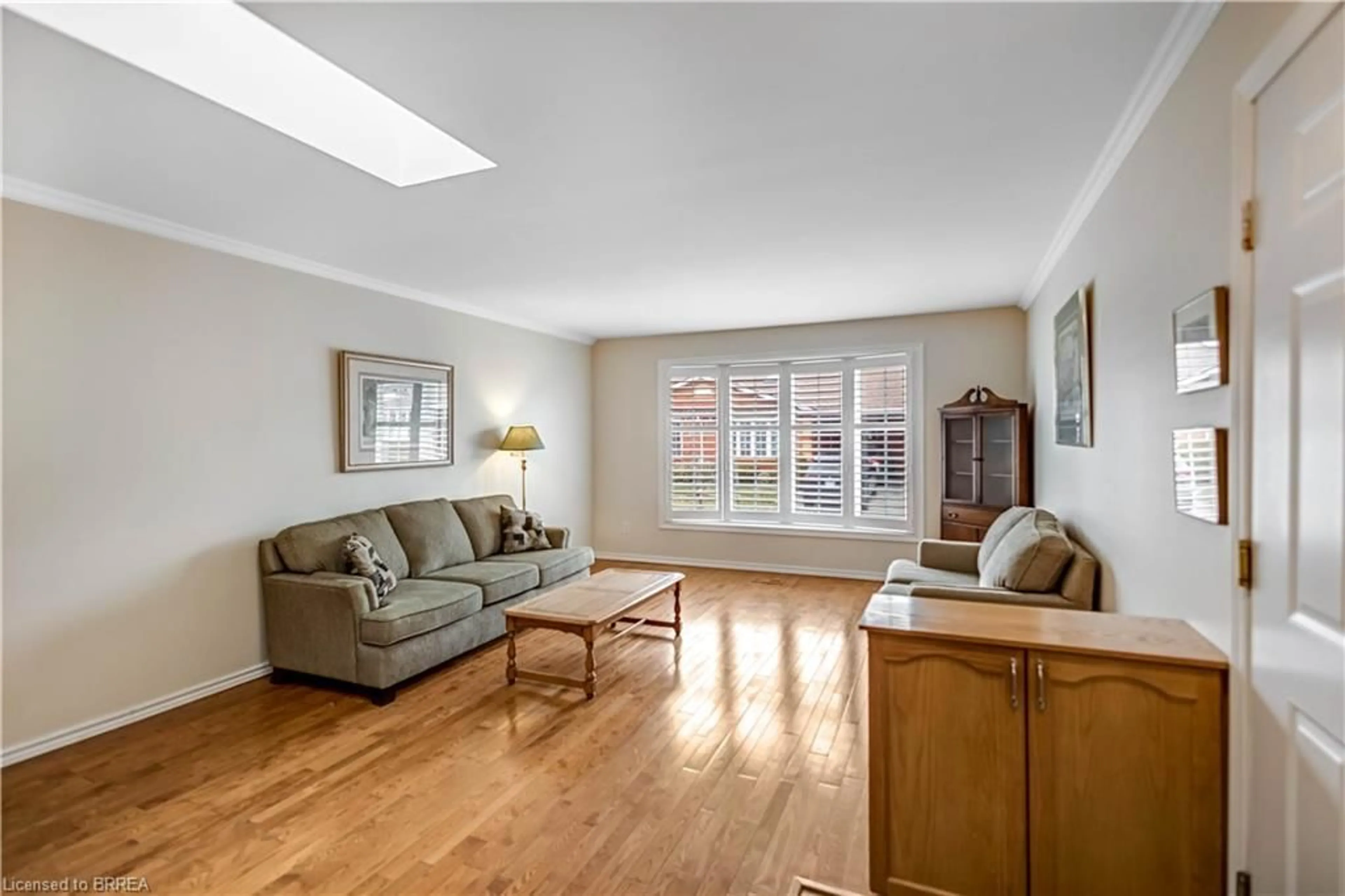 Living room with furniture, unknown for 20 Courtland Dr #14, Brantford Ontario N3R 7Y2