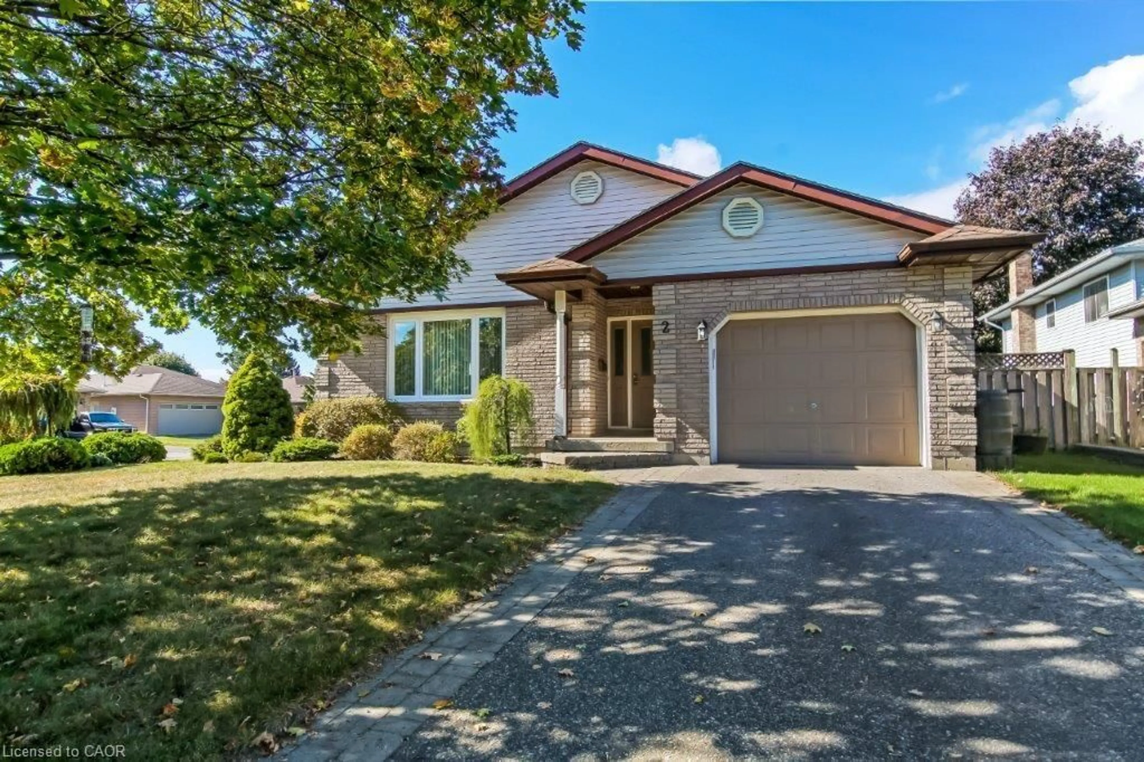 Home with vinyl exterior material, street for 2 Falls Cres, Simcoe Ontario N3Y 5J7