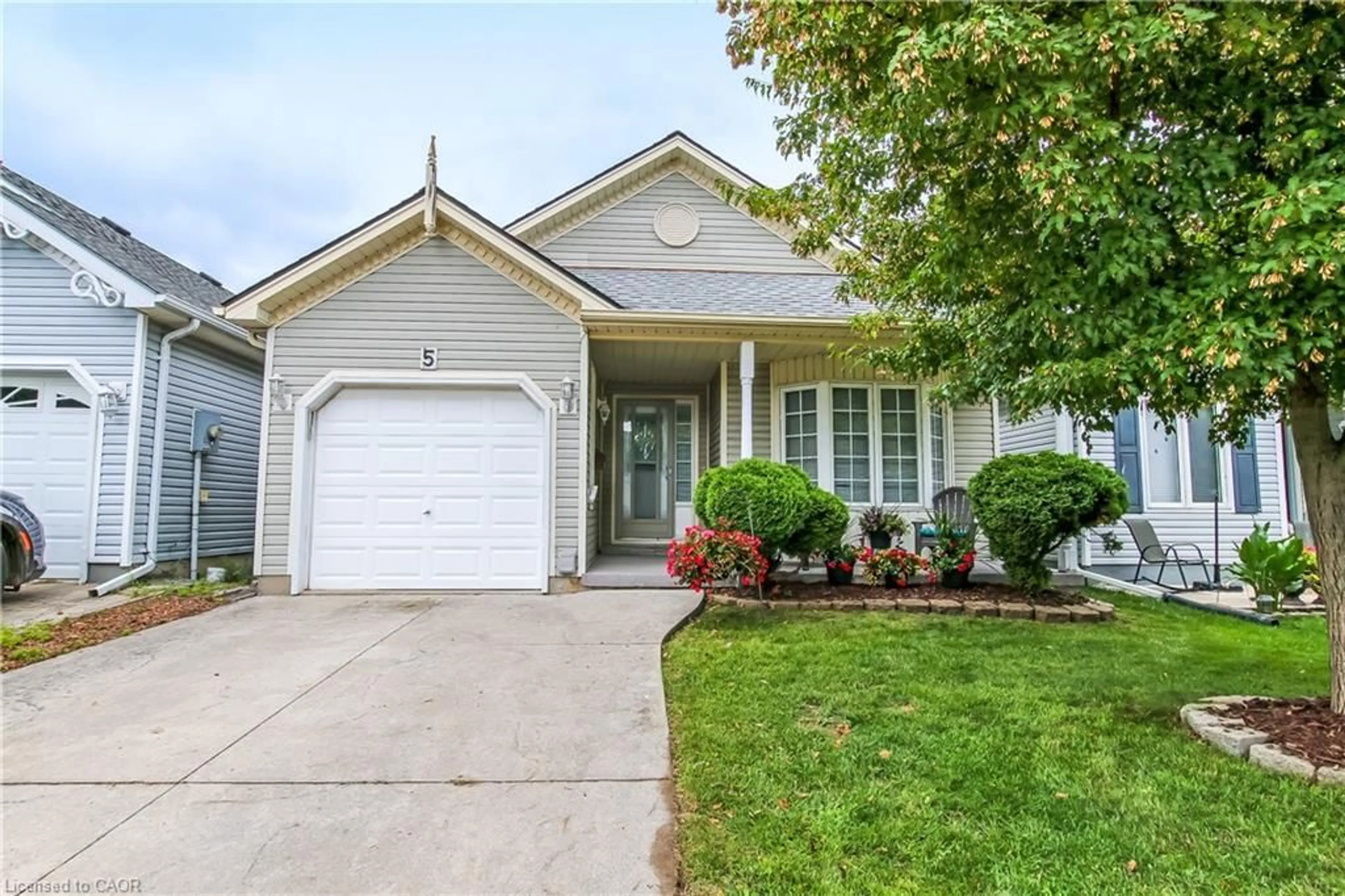 Home with vinyl exterior material, street for 5 Walsingham Dr, Port Rowan Ontario N0E 1M0