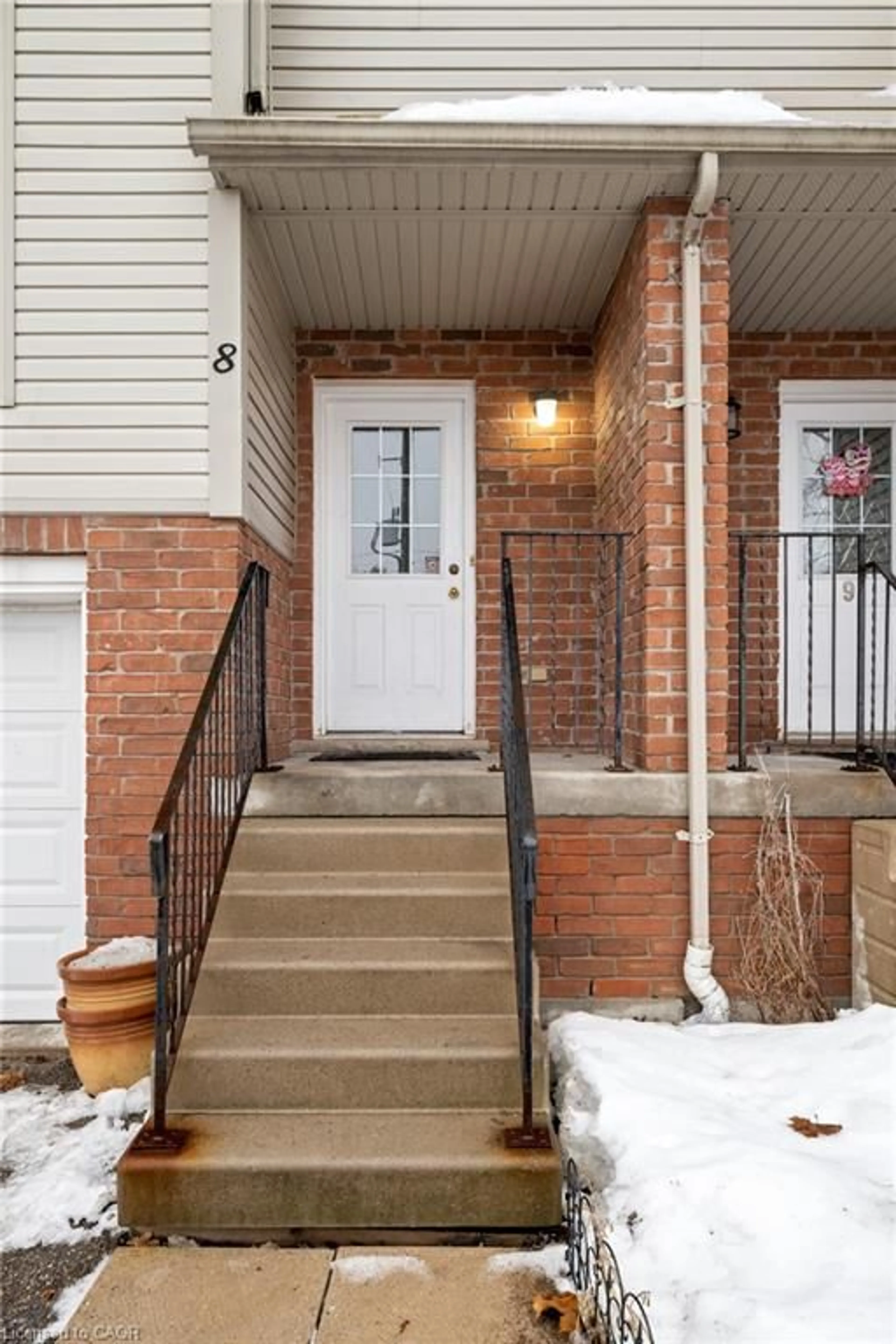 Indoor entryway for 600 White Elm Blvd #8, Waterloo Ontario N2V 2V2