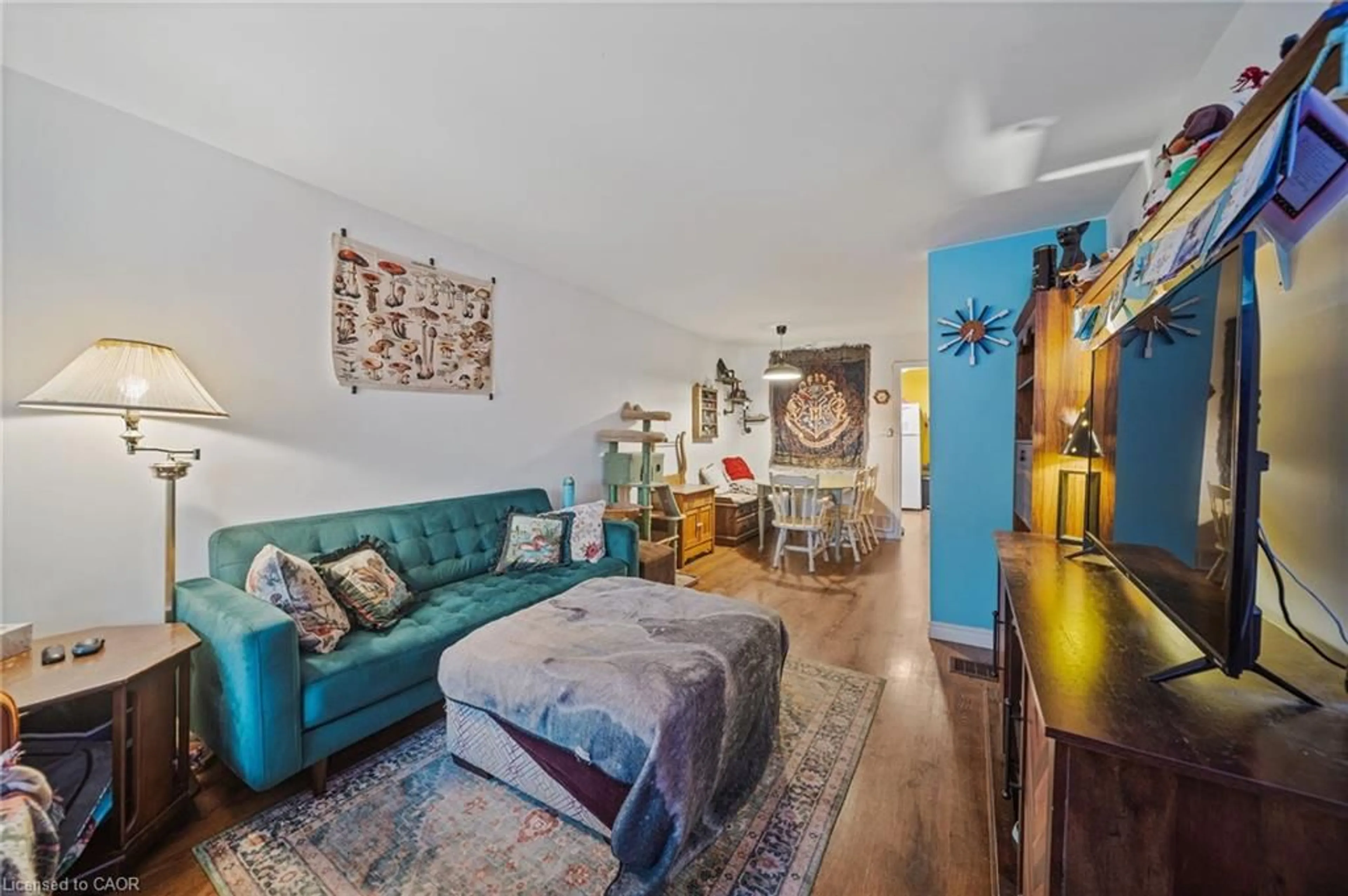 Living room with furniture, unknown for 22 Agnes St, Hamilton Ontario L8H 4H2