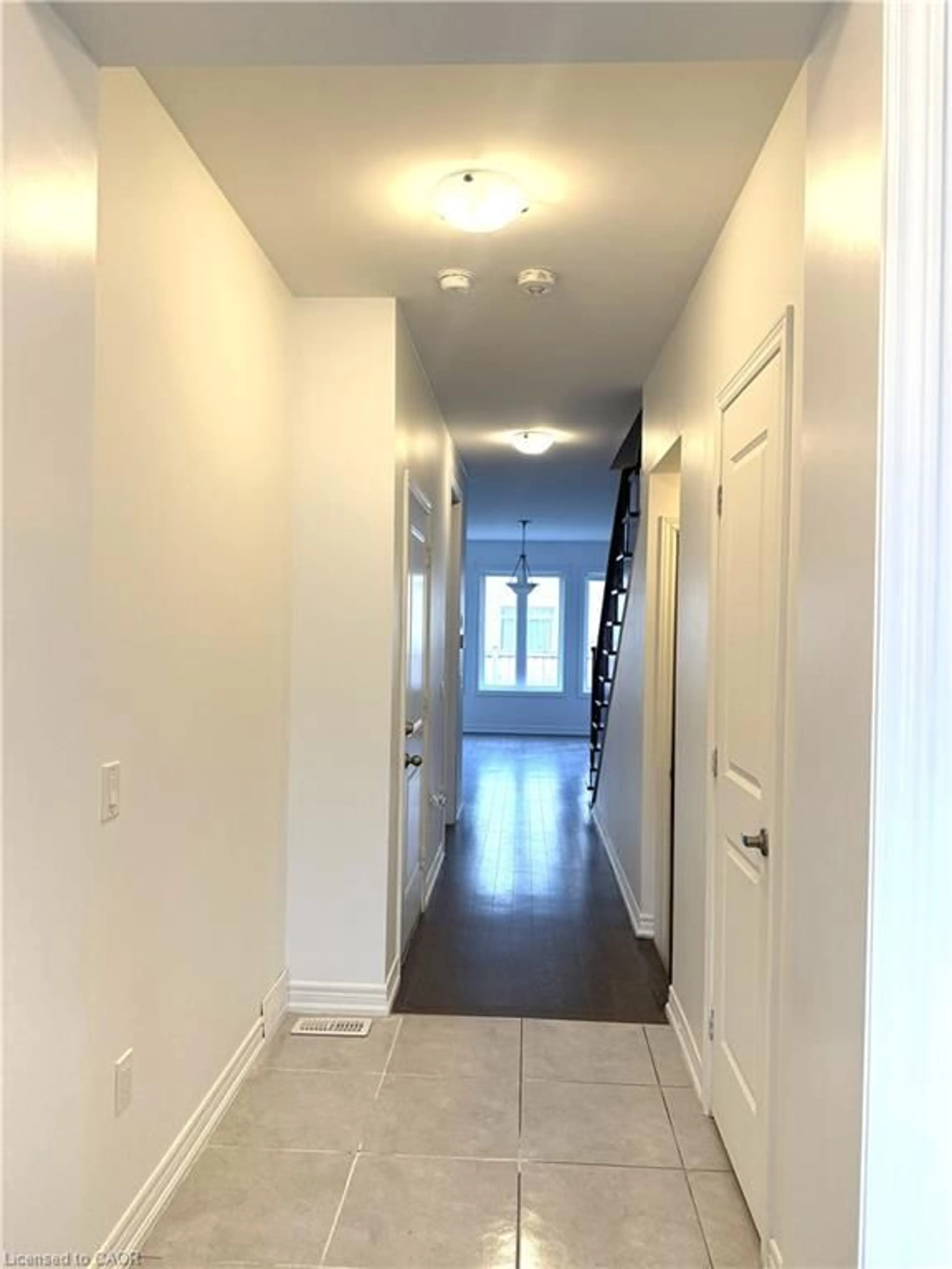 Indoor entryway for 7 Talence Dr, Stoney Creek Ontario L8J 0L2