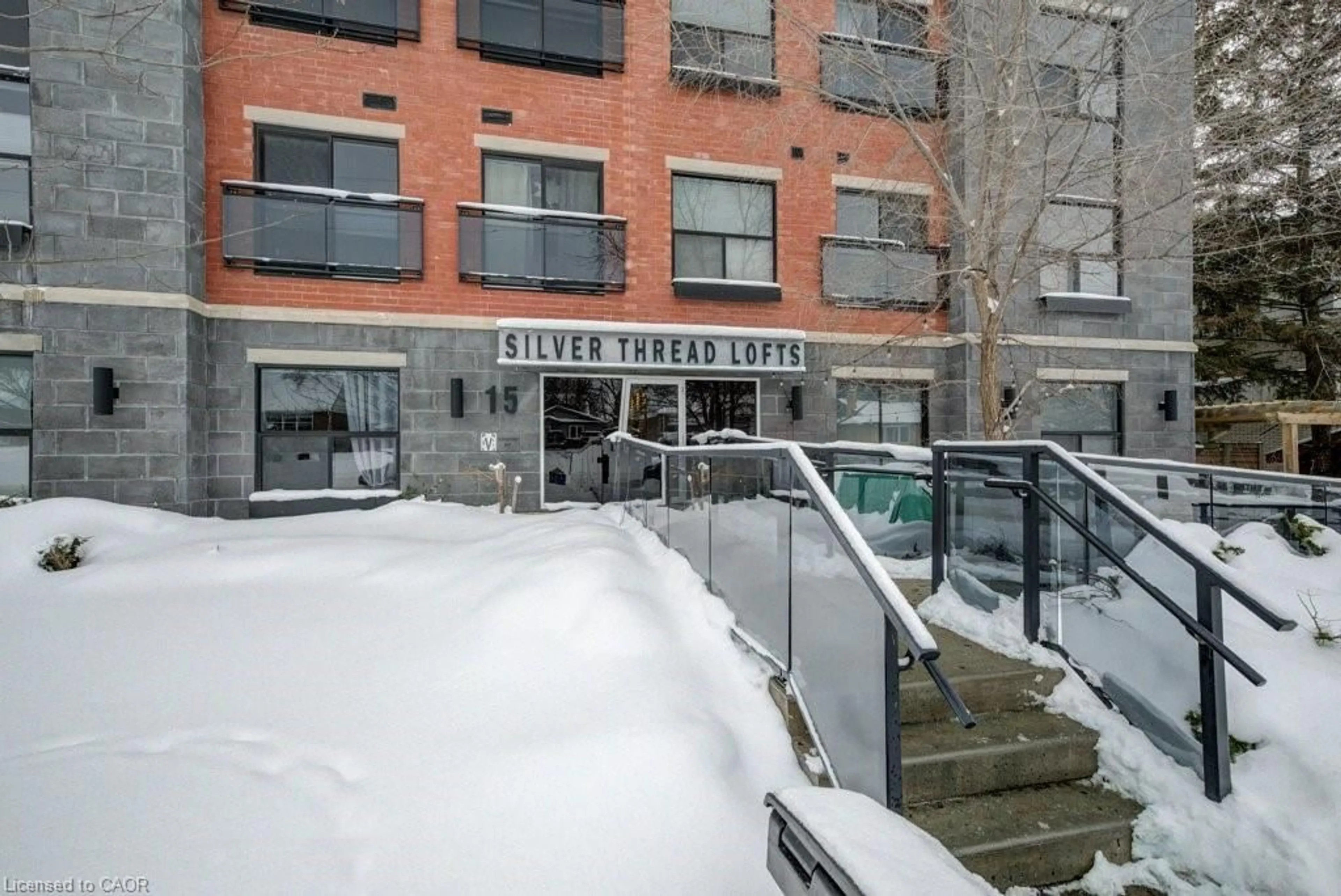 Indoor foyer for 15 Devitt Ave #302, Waterloo Ontario N2J 1Y6