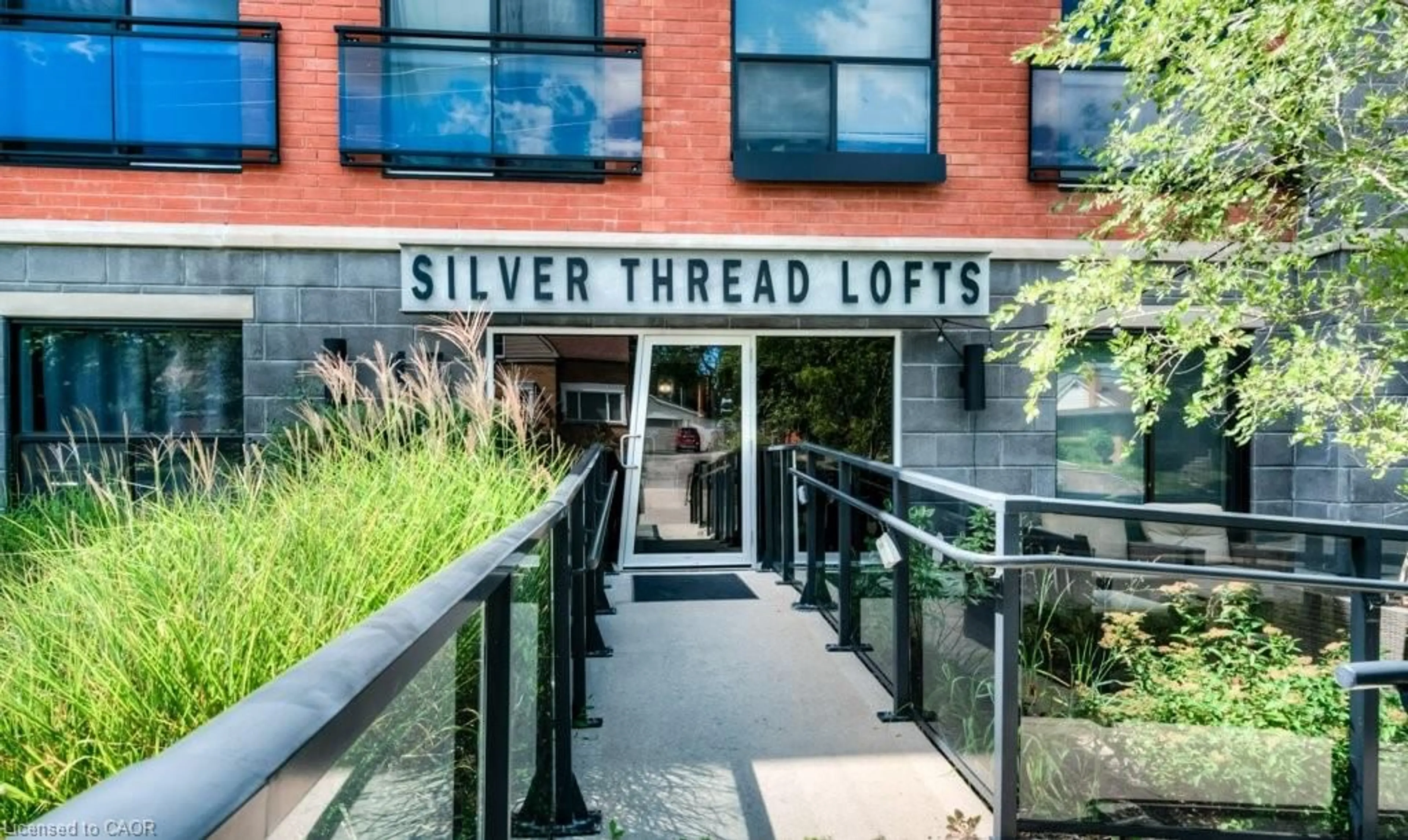 Indoor foyer for 15 Devitt Ave #302, Waterloo Ontario N2J 1Y6