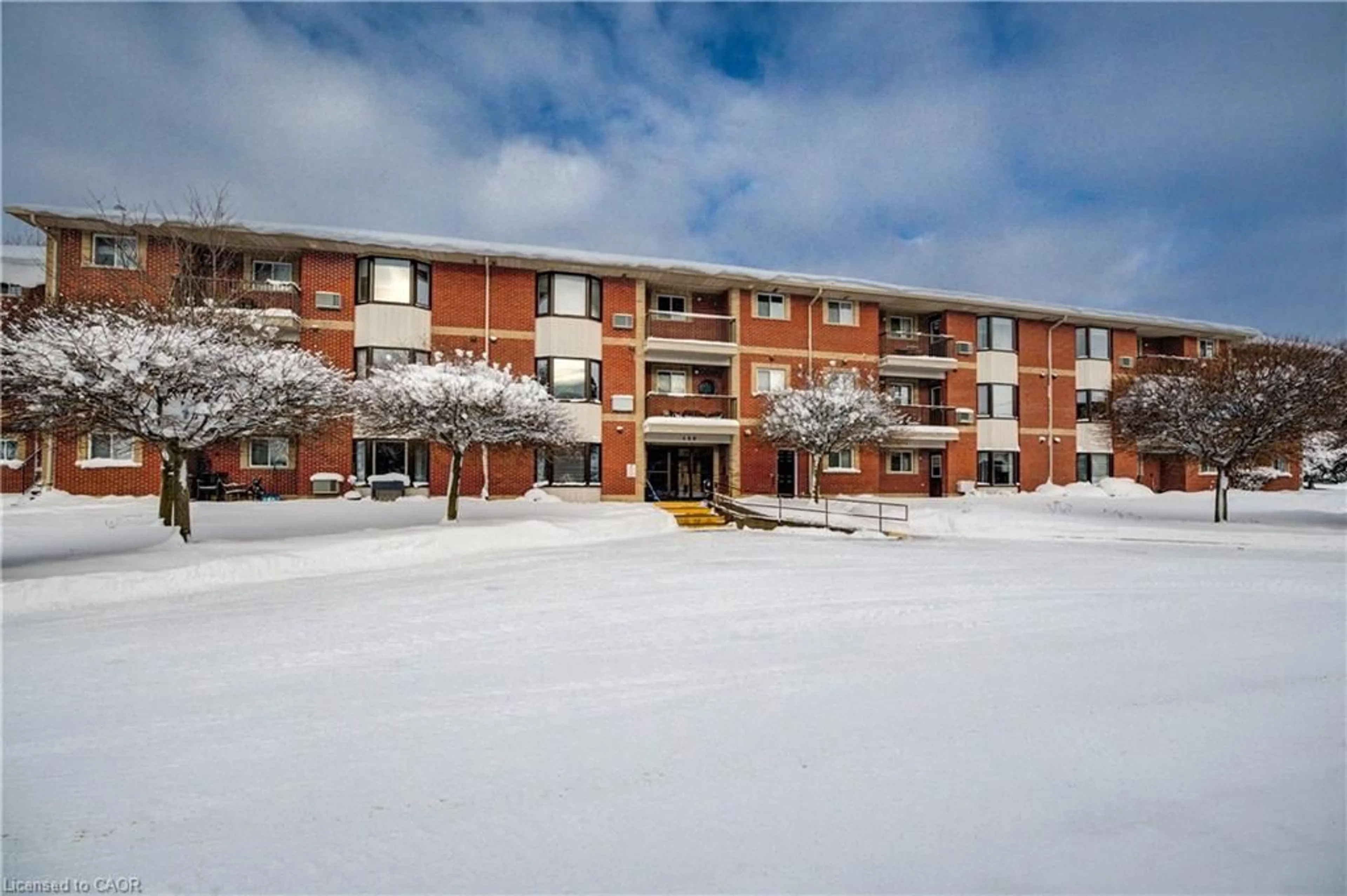 Patio, unknown for 460 Durham St #309, Mount Forest Ontario N0G 2L1