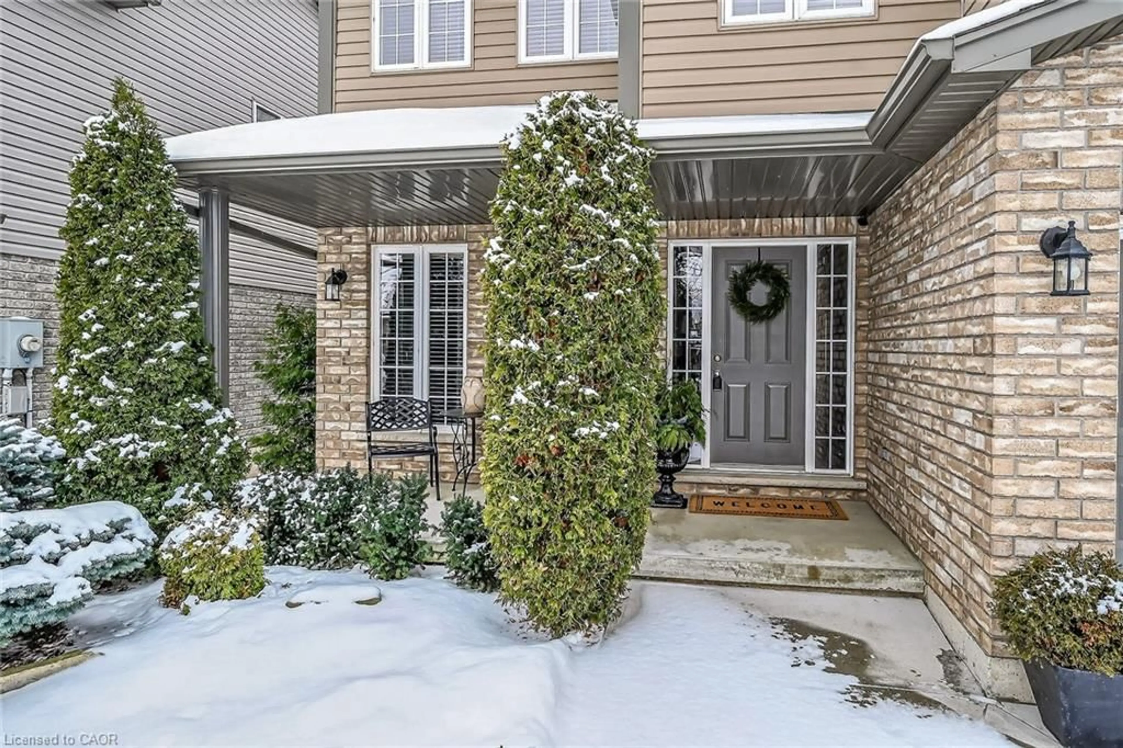 Indoor entryway for 25 Southwood Cres, Caledonia Ontario N3W 0A6