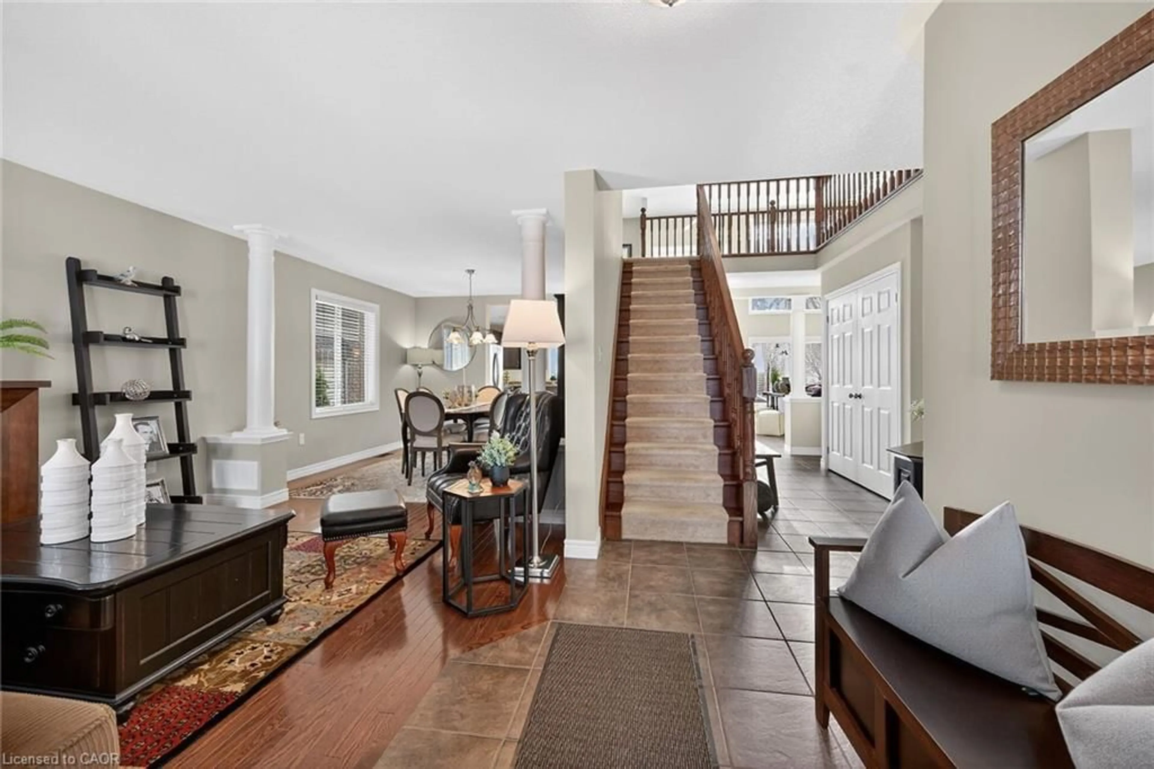 Indoor foyer for 25 Southwood Cres, Caledonia Ontario N3W 0A6