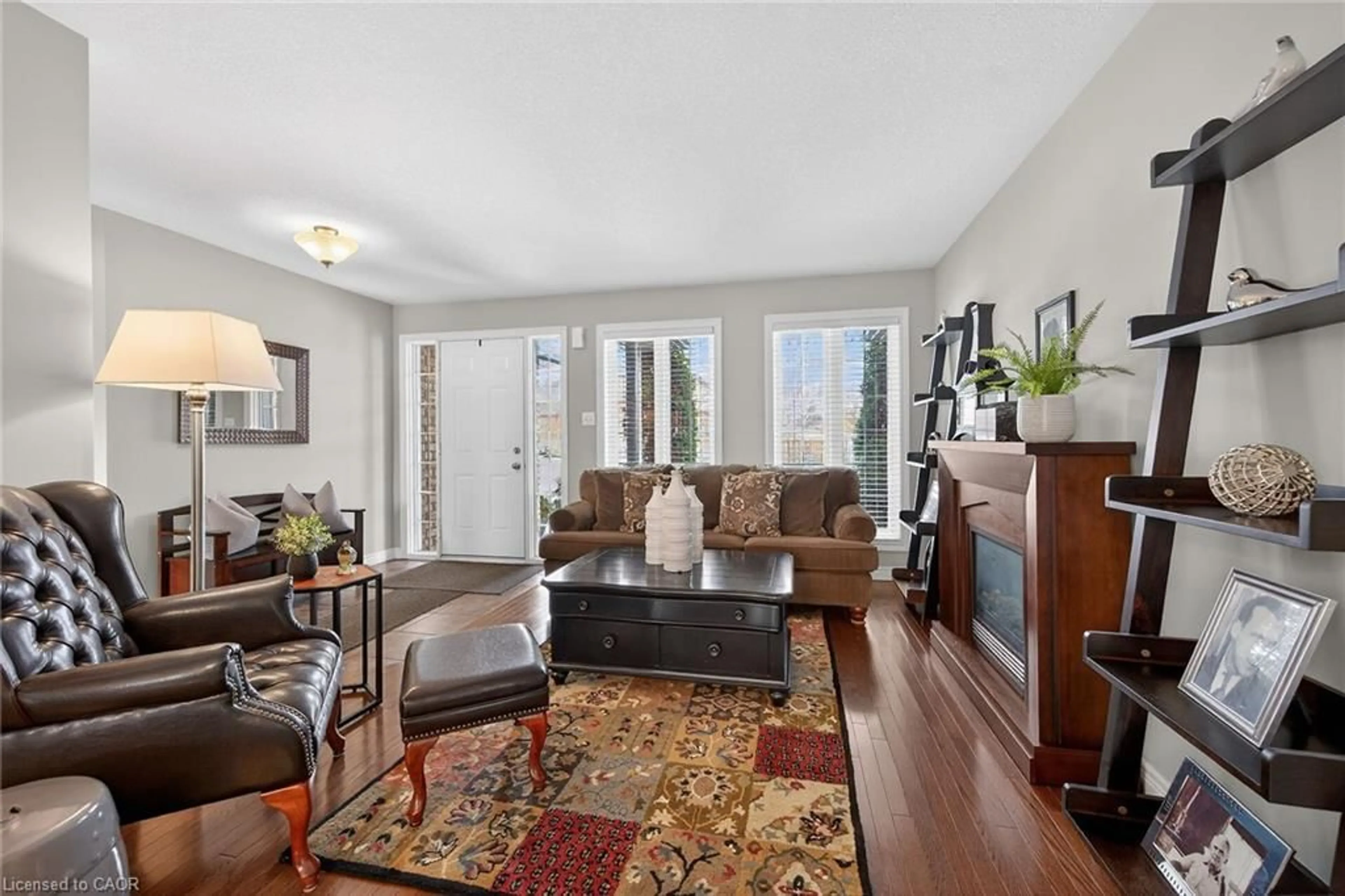 Living room with furniture, unknown for 25 Southwood Cres, Caledonia Ontario N3W 0A6