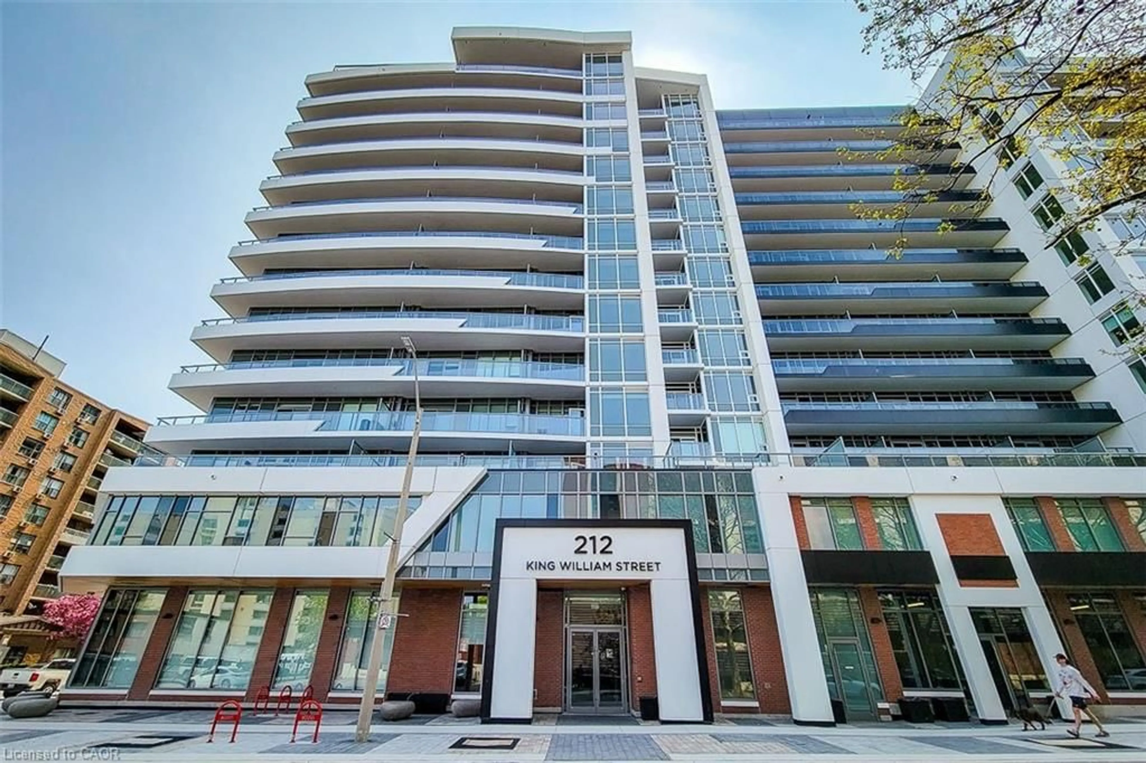 Indoor foyer for 212 King William St #1119, Hamilton Ontario L8R 0A7