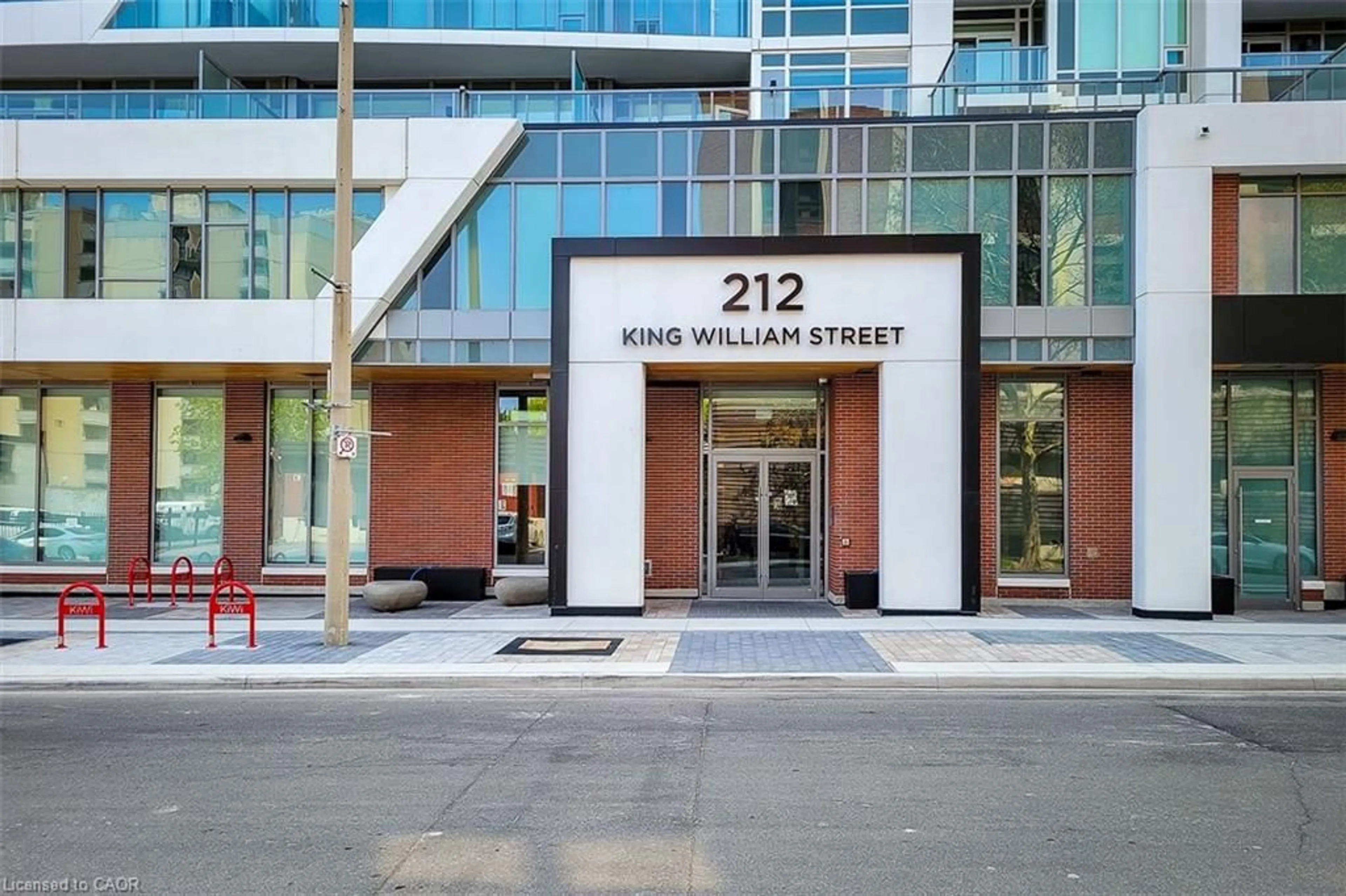 Indoor foyer for 212 King William St #1119, Hamilton Ontario L8R 0A7