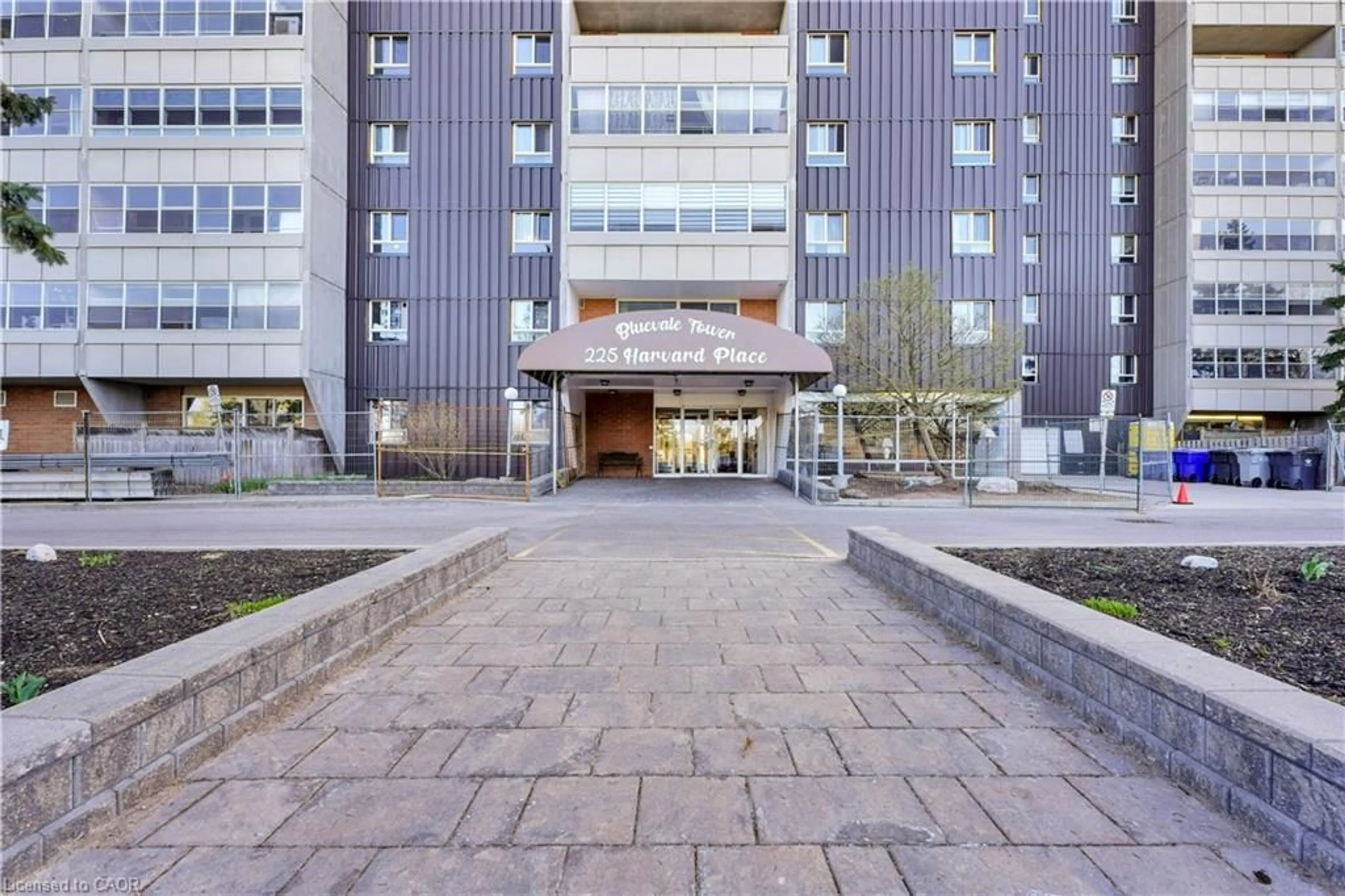 Patio, building for 225 Harvard Pl #809, Waterloo Ontario N2J 4H4