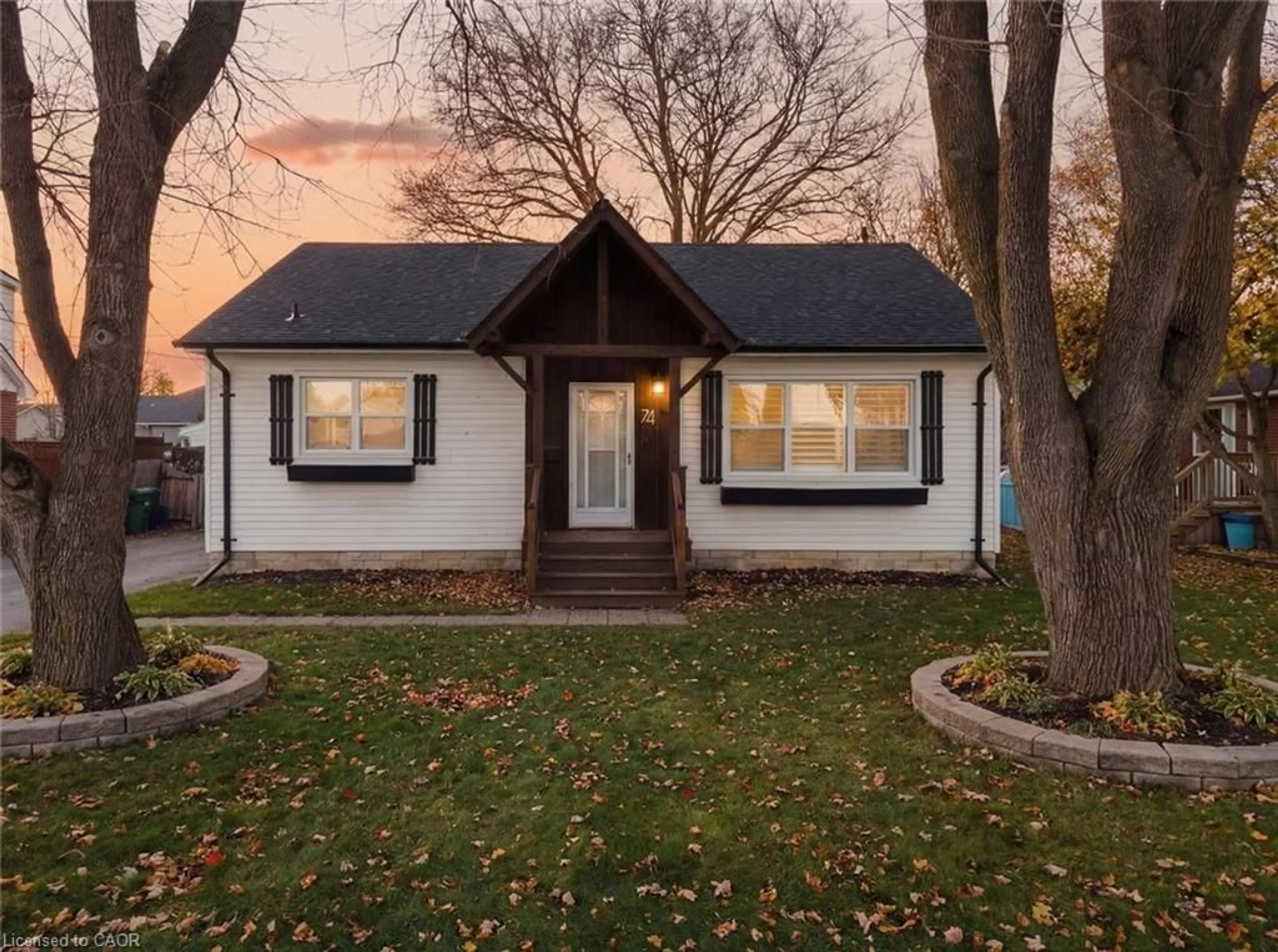 Home with brick exterior material, street for 74 Duke St, Elmira Ontario N3B 2X9