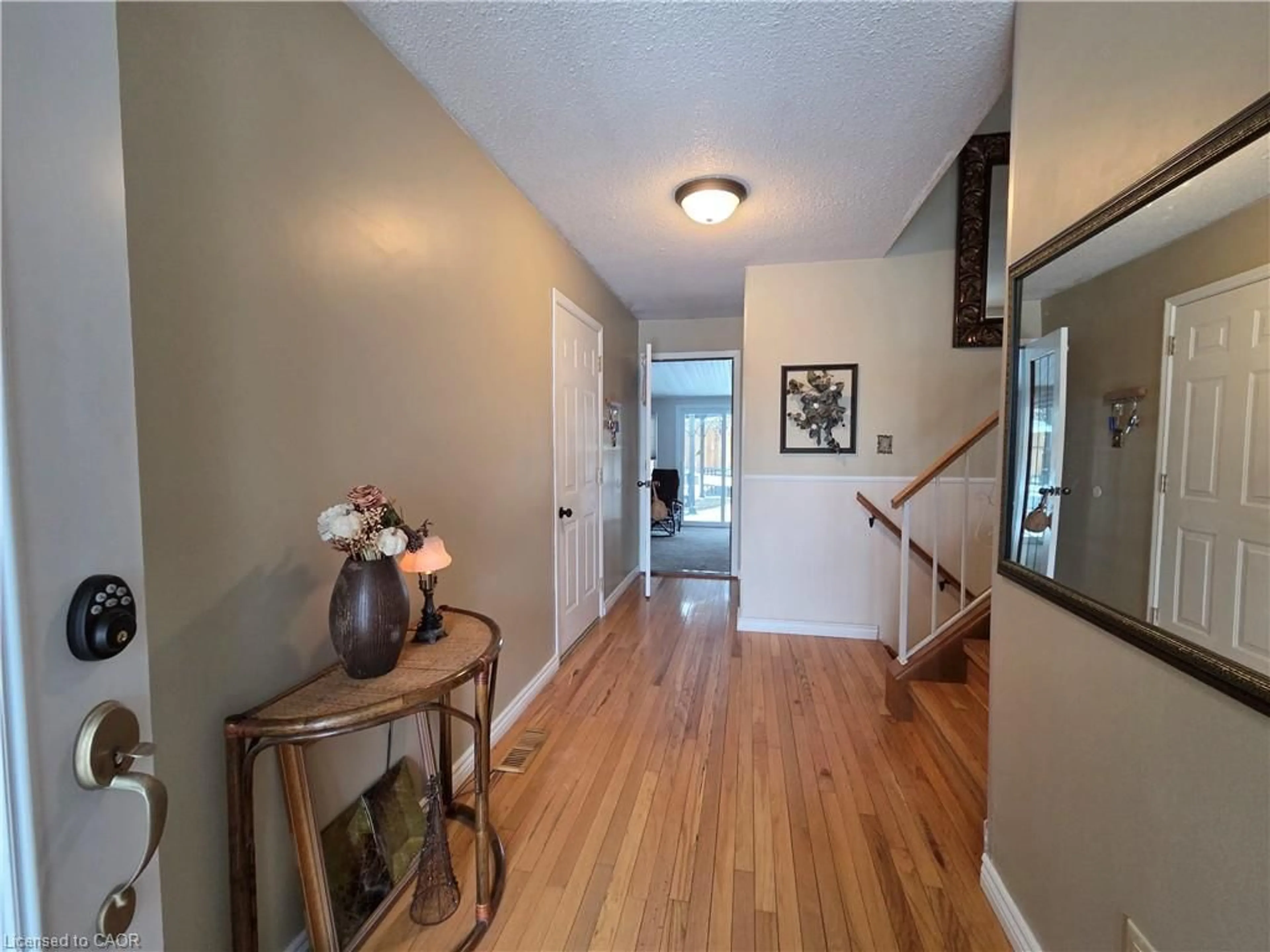 Indoor entryway for 271 Haller Cres, Caledonia Ontario N3W 1E1