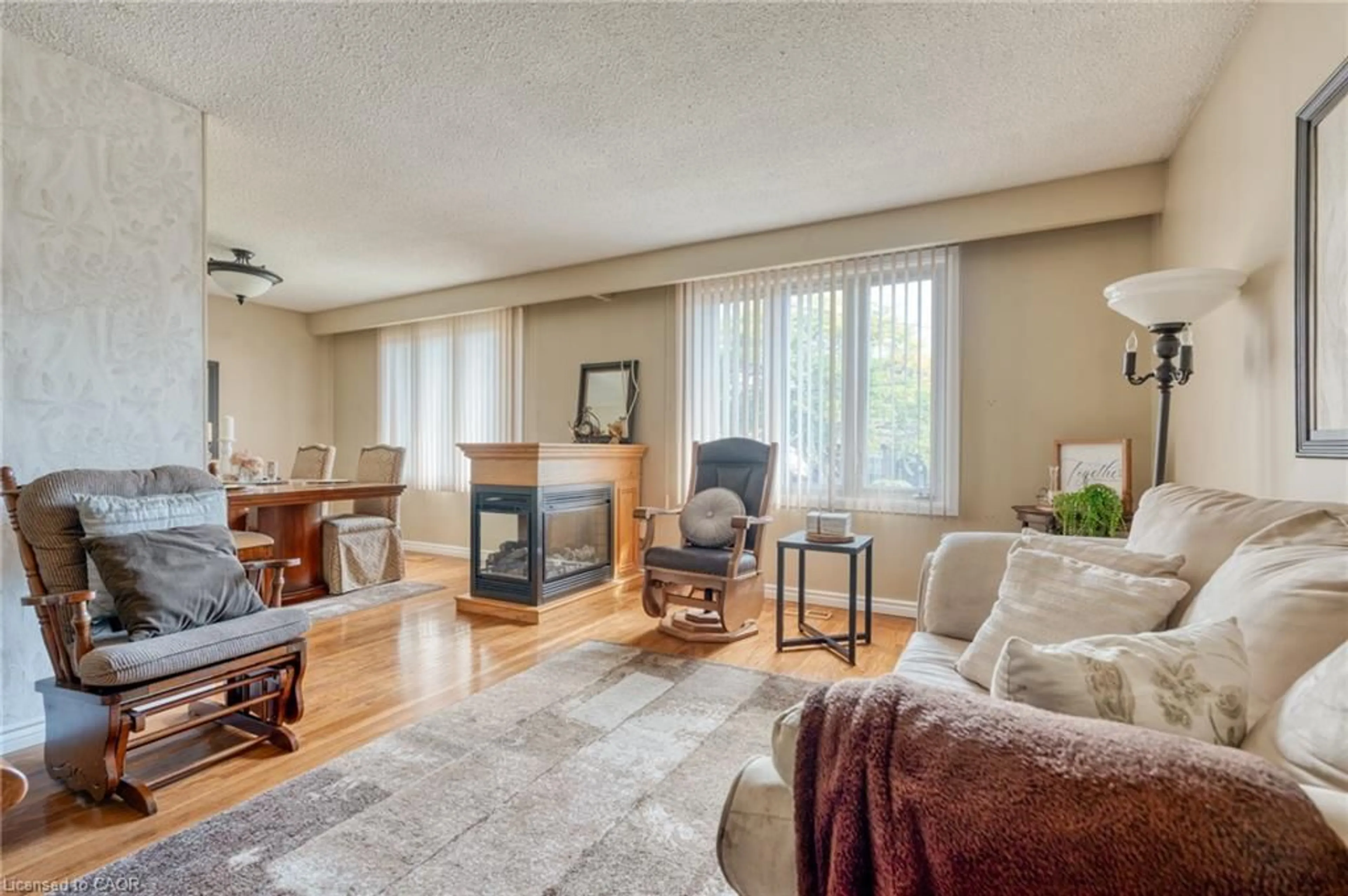 Living room with furniture, wood/laminate floor for 271 Haller Cres, Caledonia Ontario N3W 1E1