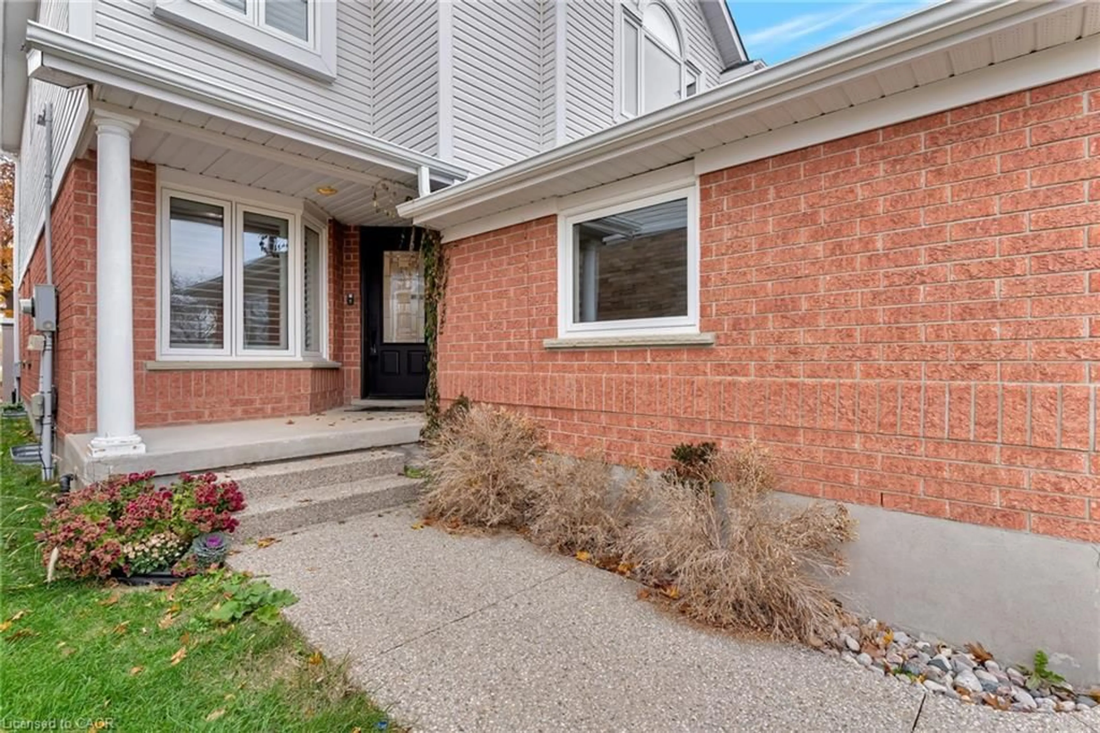 Home with brick exterior material, street for 537 Windjammer Way, Waterloo Ontario N2K 3Y5